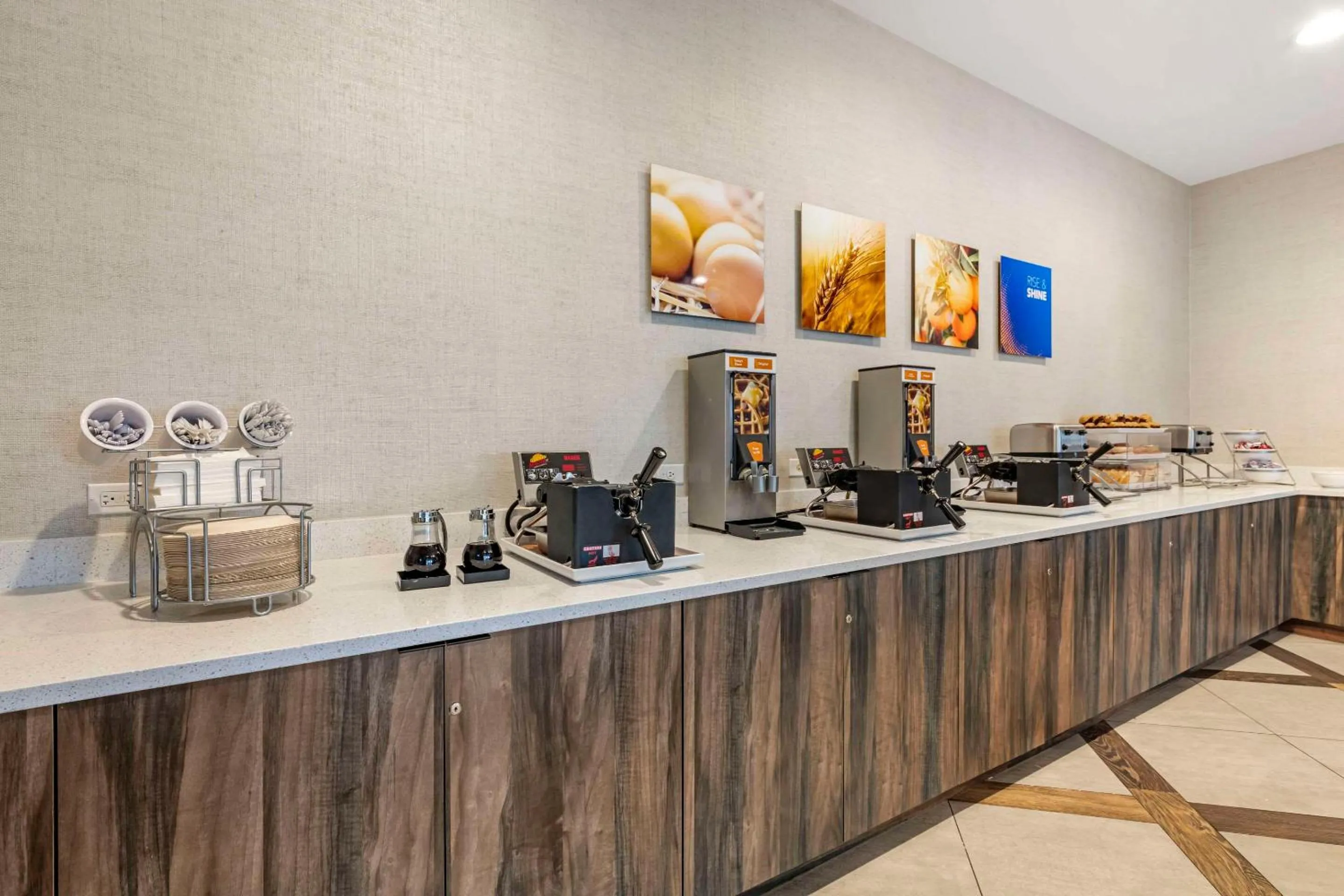 Breakfast in Comfort Inn & Suites Miami International Airport