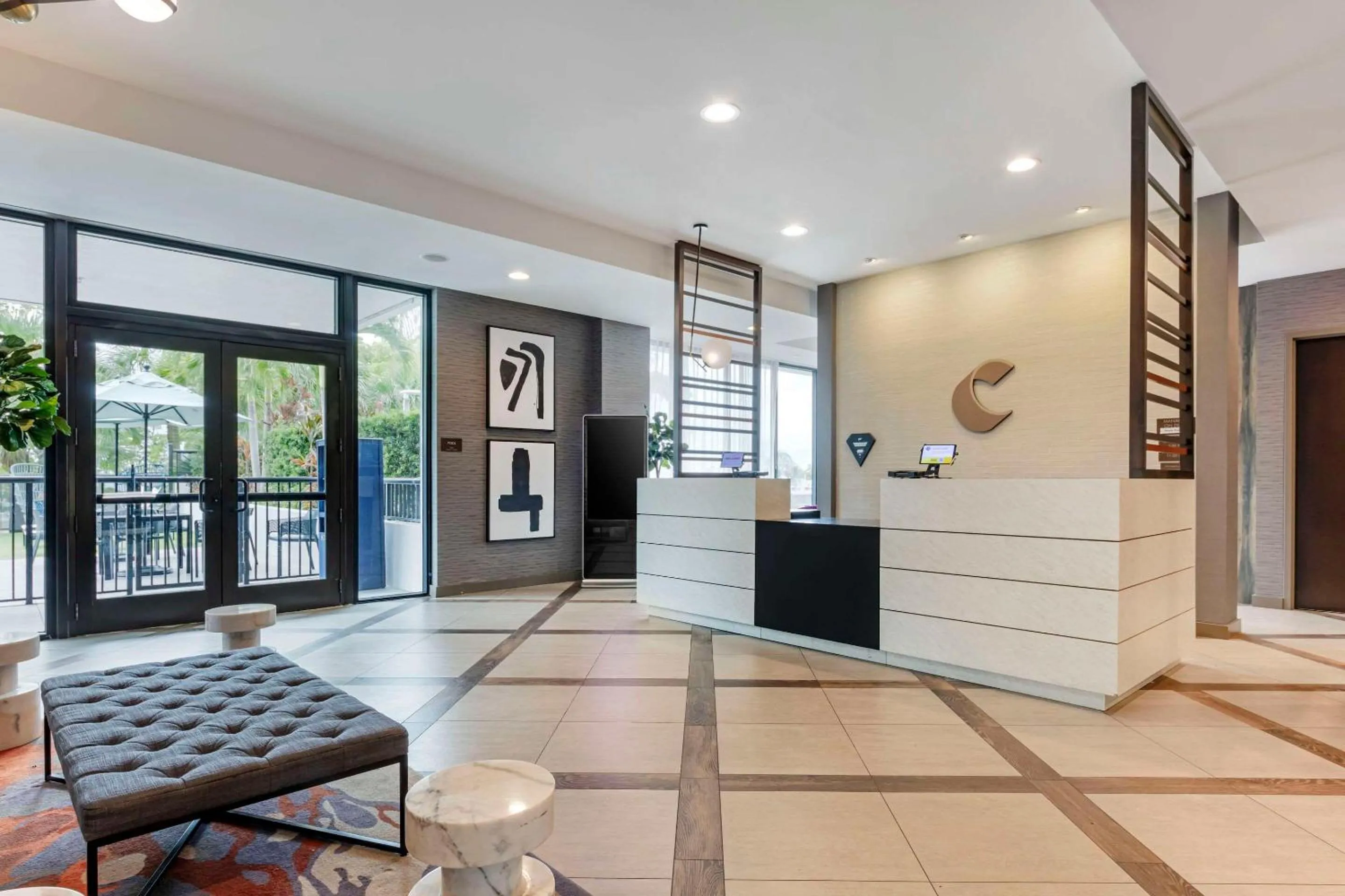 Lobby or reception in Comfort Inn & Suites Miami International Airport