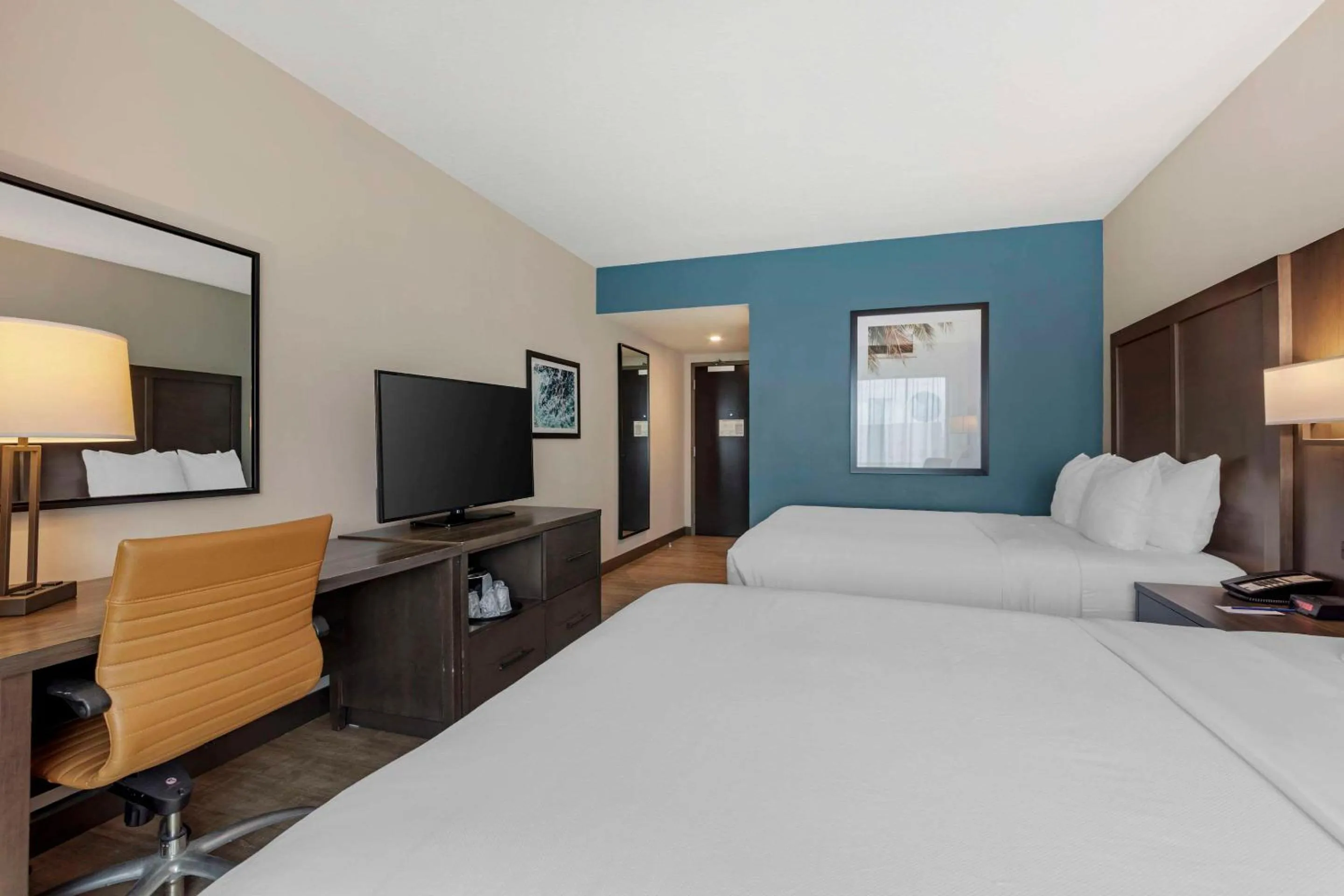 Bedroom, Bed in Comfort Inn & Suites Miami International Airport