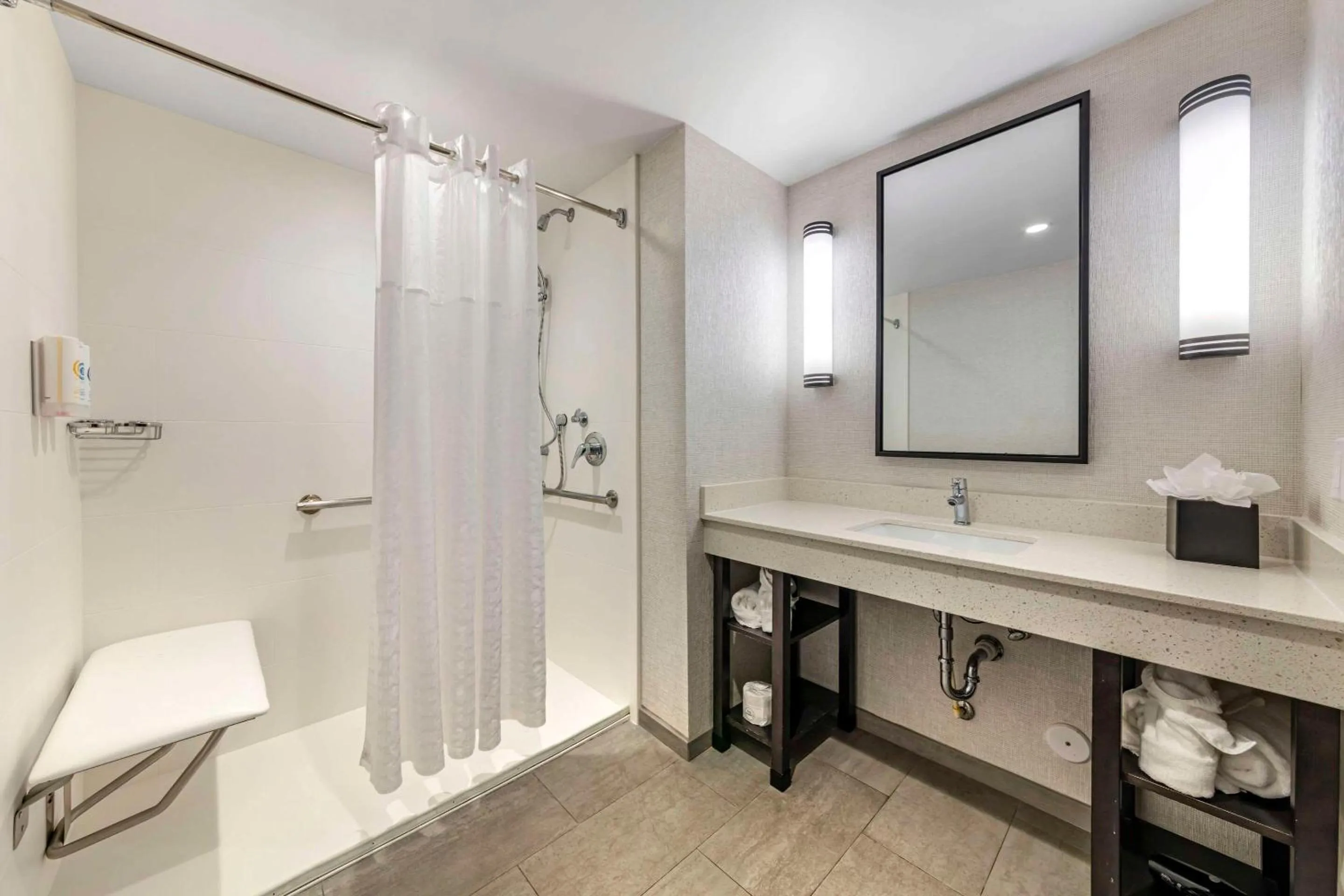 Bedroom in Comfort Inn & Suites Miami International Airport