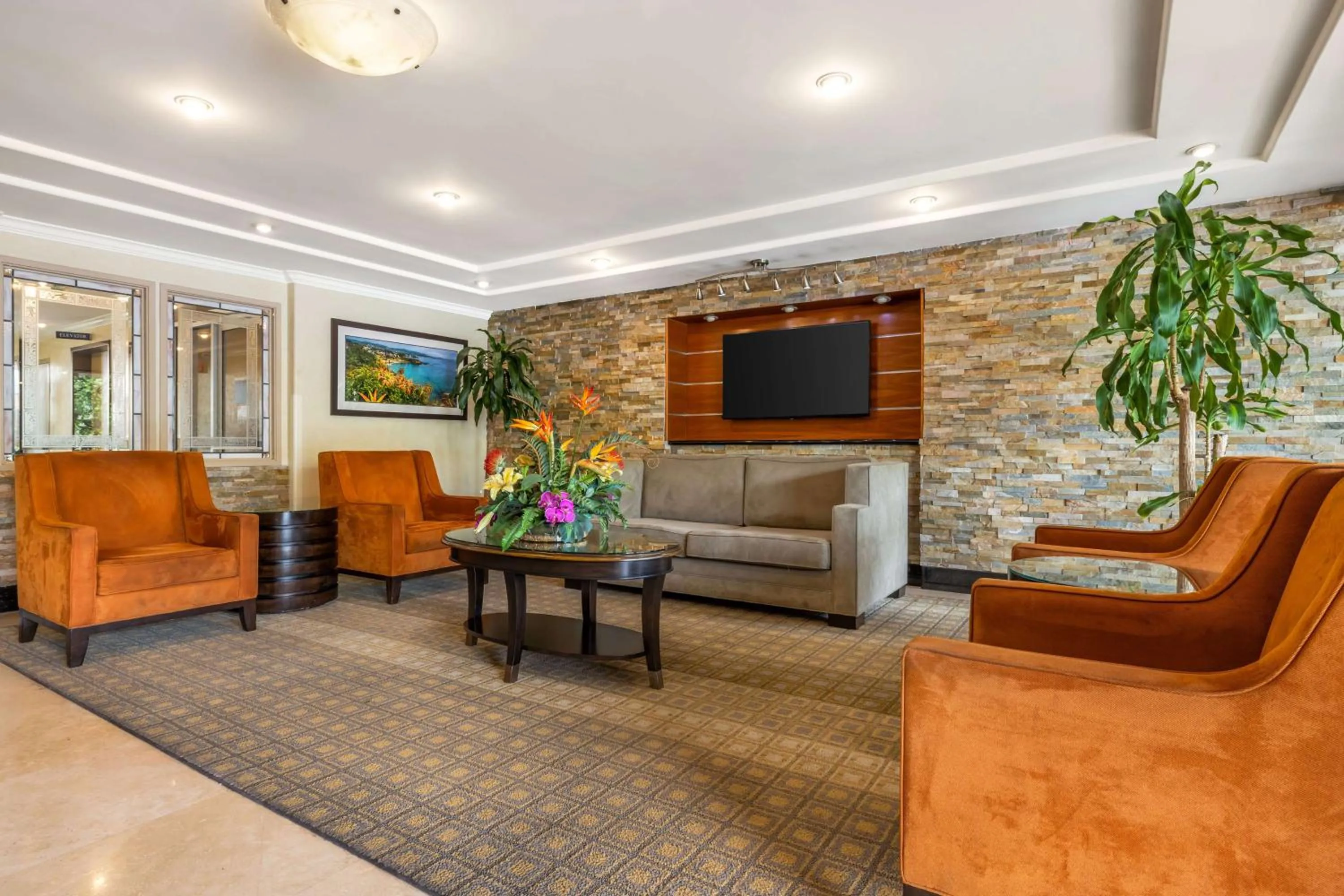 Lobby or reception in Best Western Plus Orange County Airport North