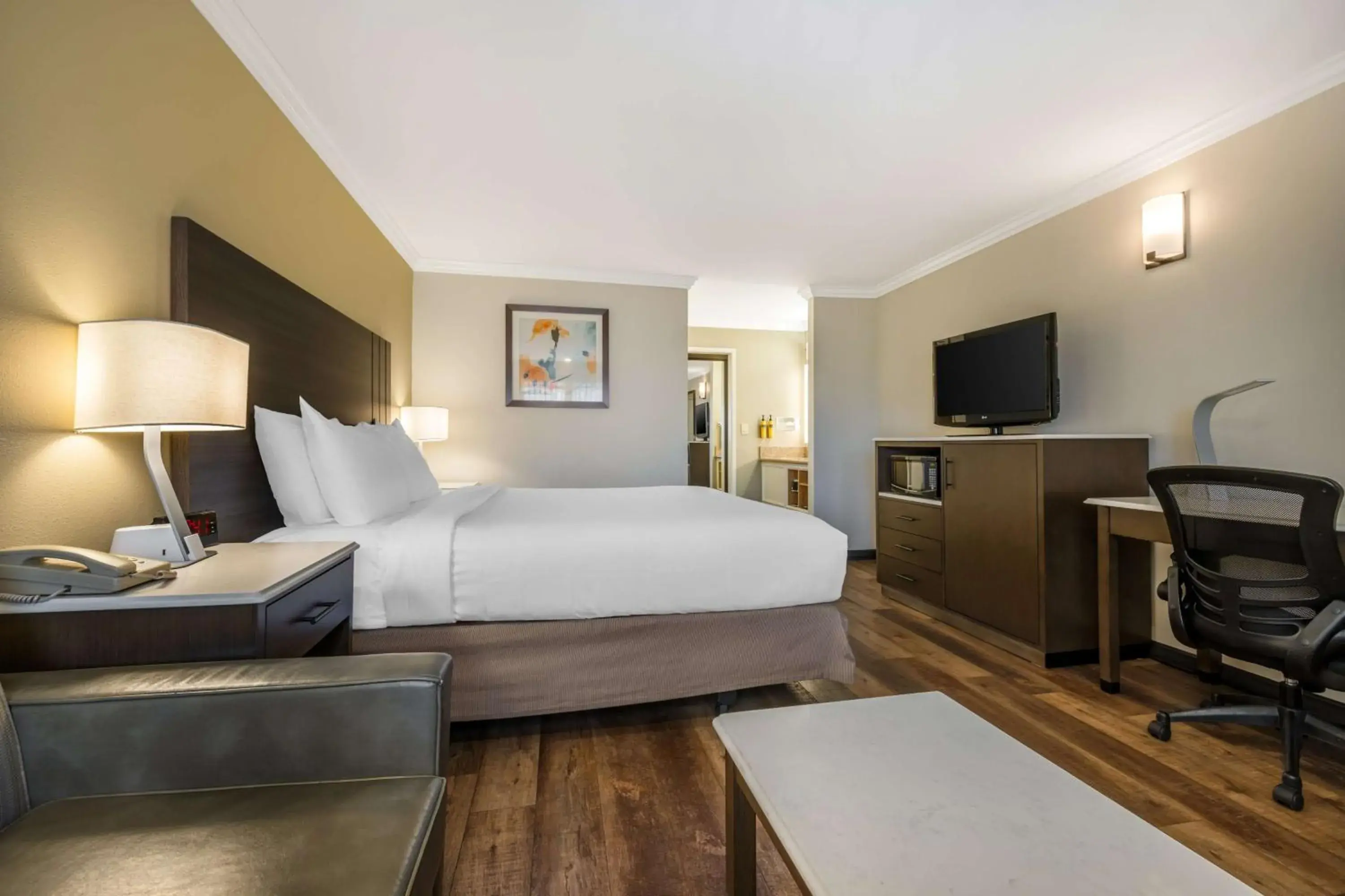 King Room with Walk-in Shower - Disability Access in Best Western Plus Orange County Airport North King Room with Walk-in Shower - Disability Access in Best Western Plus Orange County Airport North