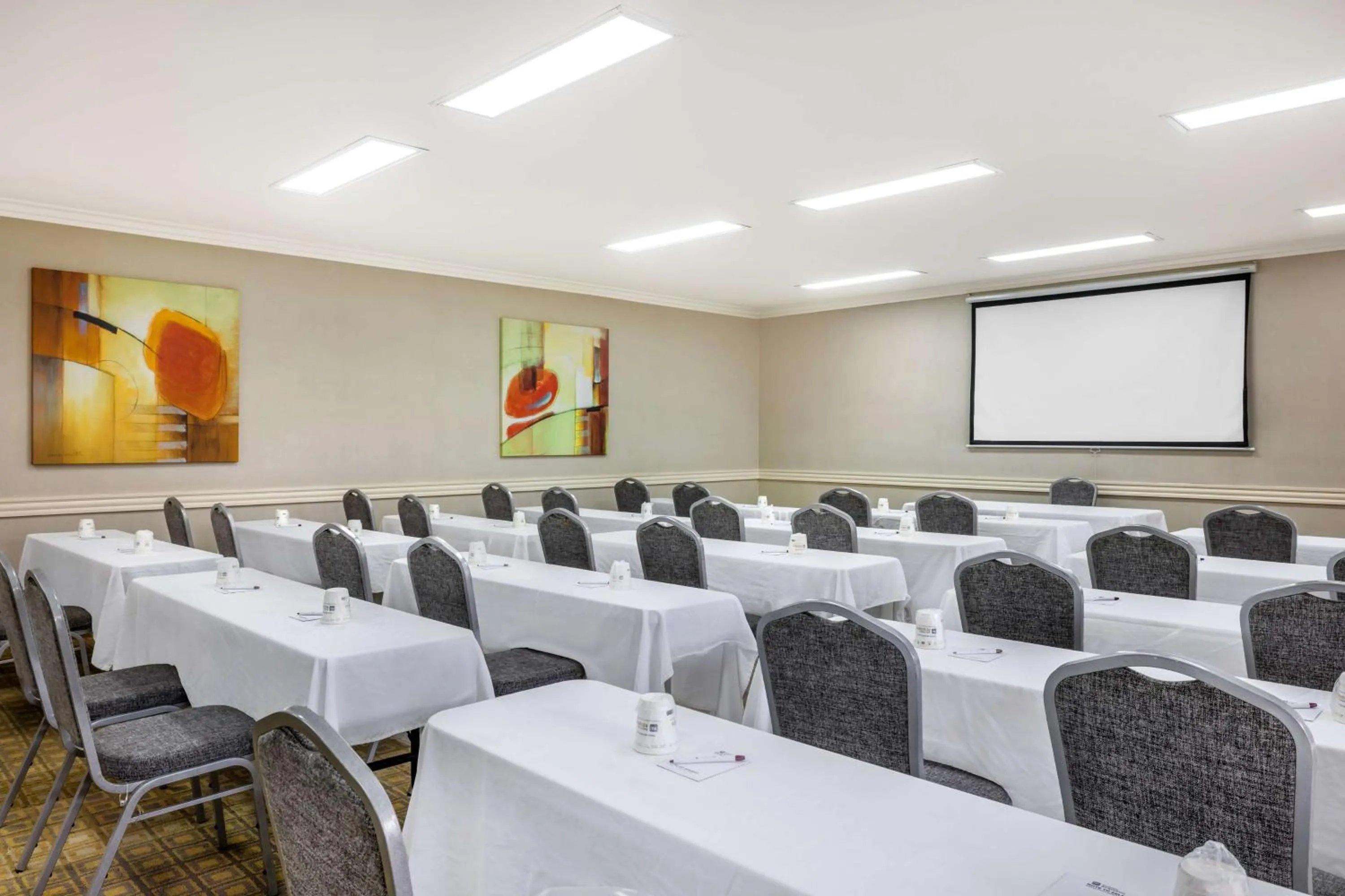 Meeting/conference room in Best Western Plus Orange County Airport North