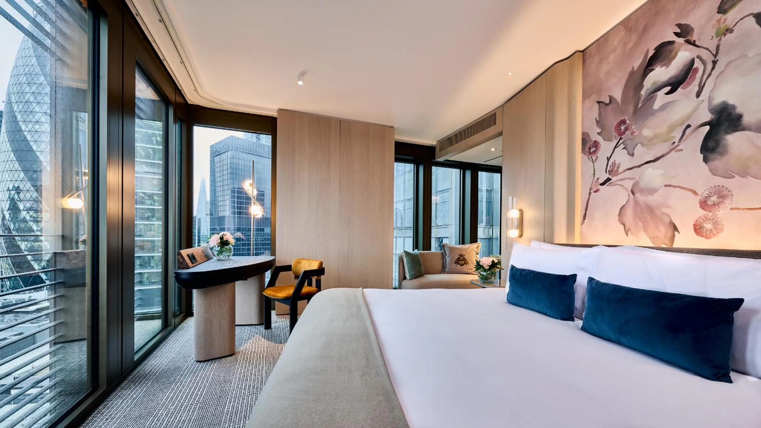 Bedroom, Bed in Pan Pacific London