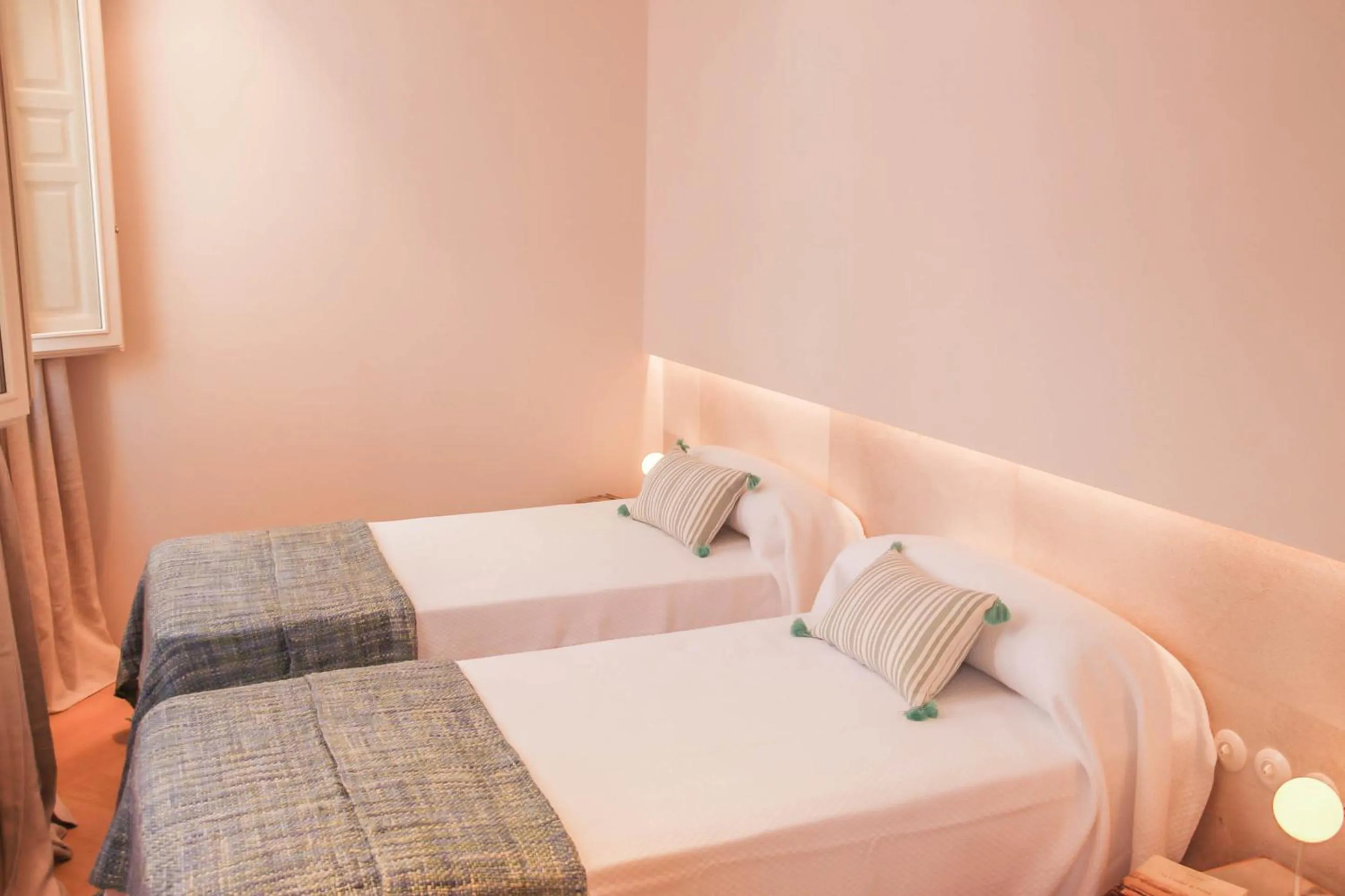 Photo of the whole room, Bed in The Boc Suites