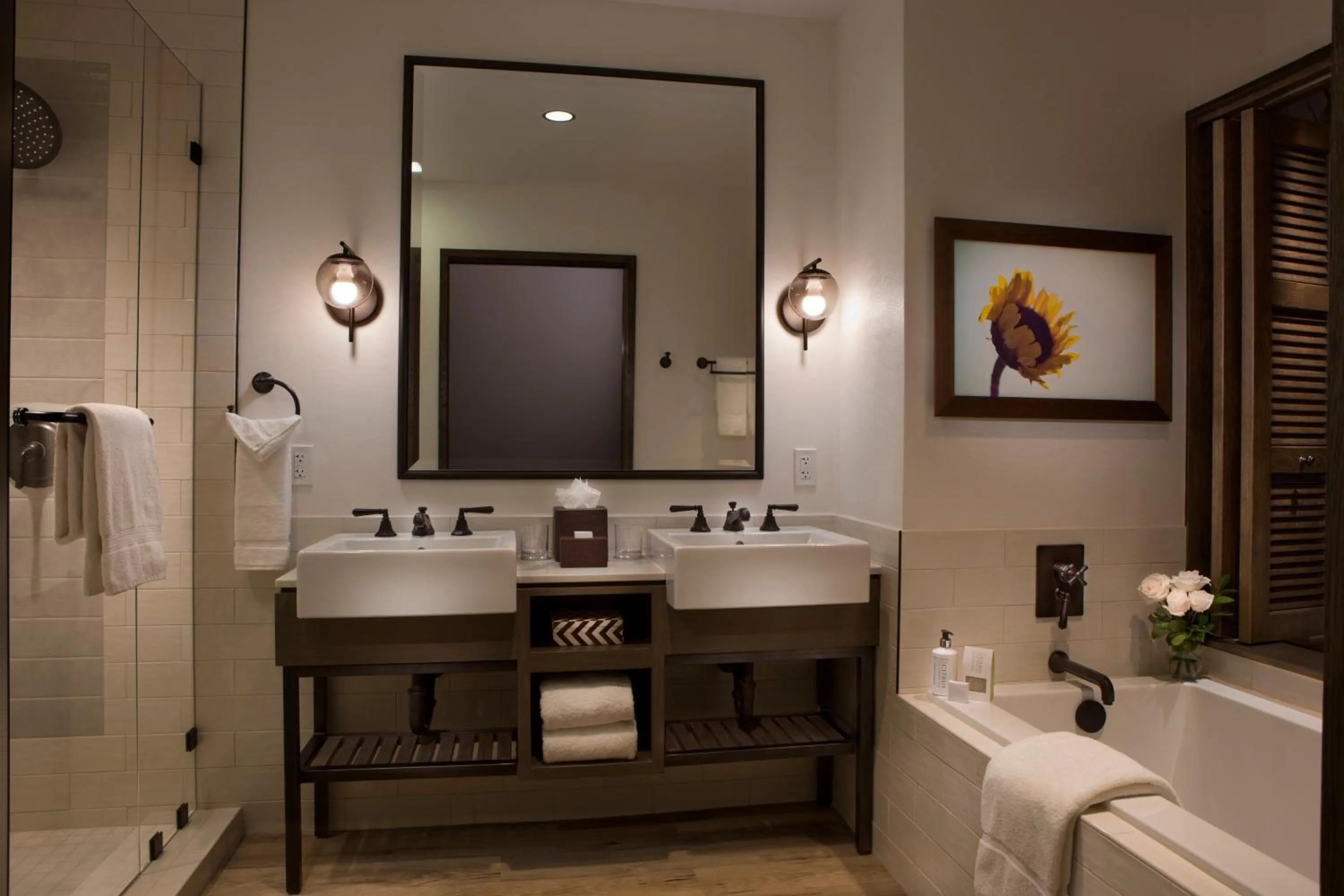 Shower in River Terrace Inn, a Noble House Hotel