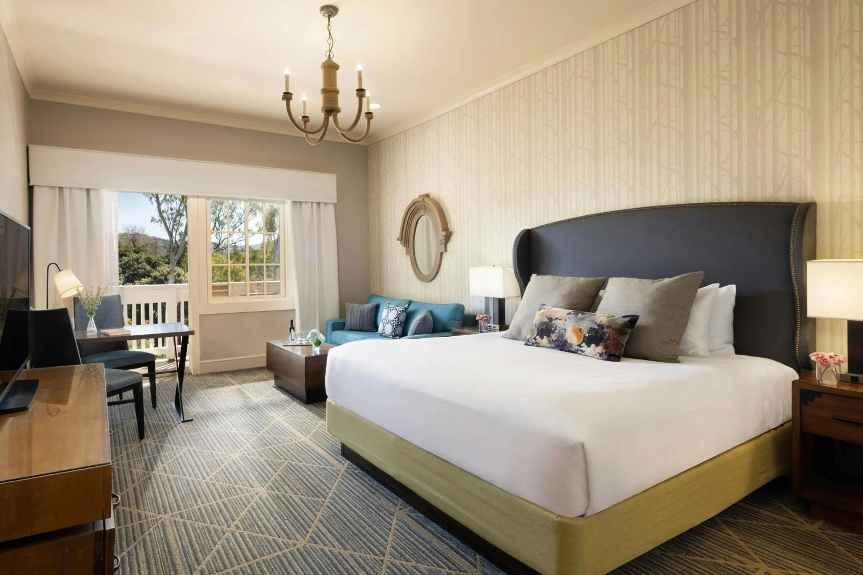 Photo of the whole room, Bed in River Terrace Inn