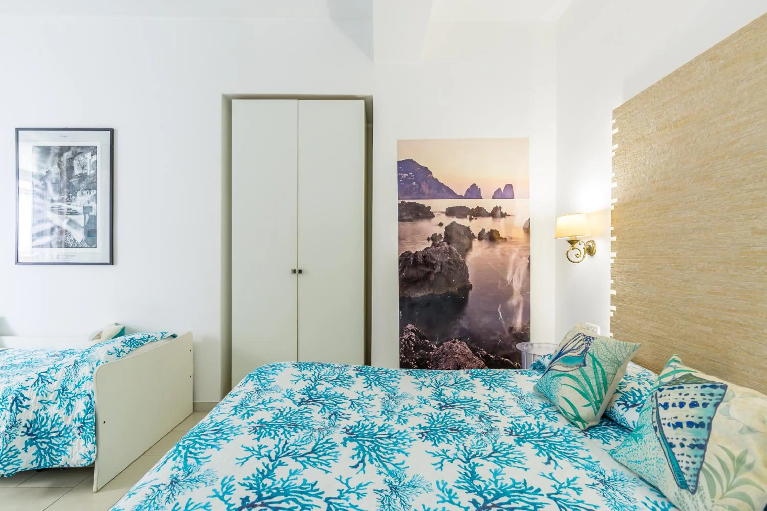 Photo of the whole room, Bed in Fortino Capri