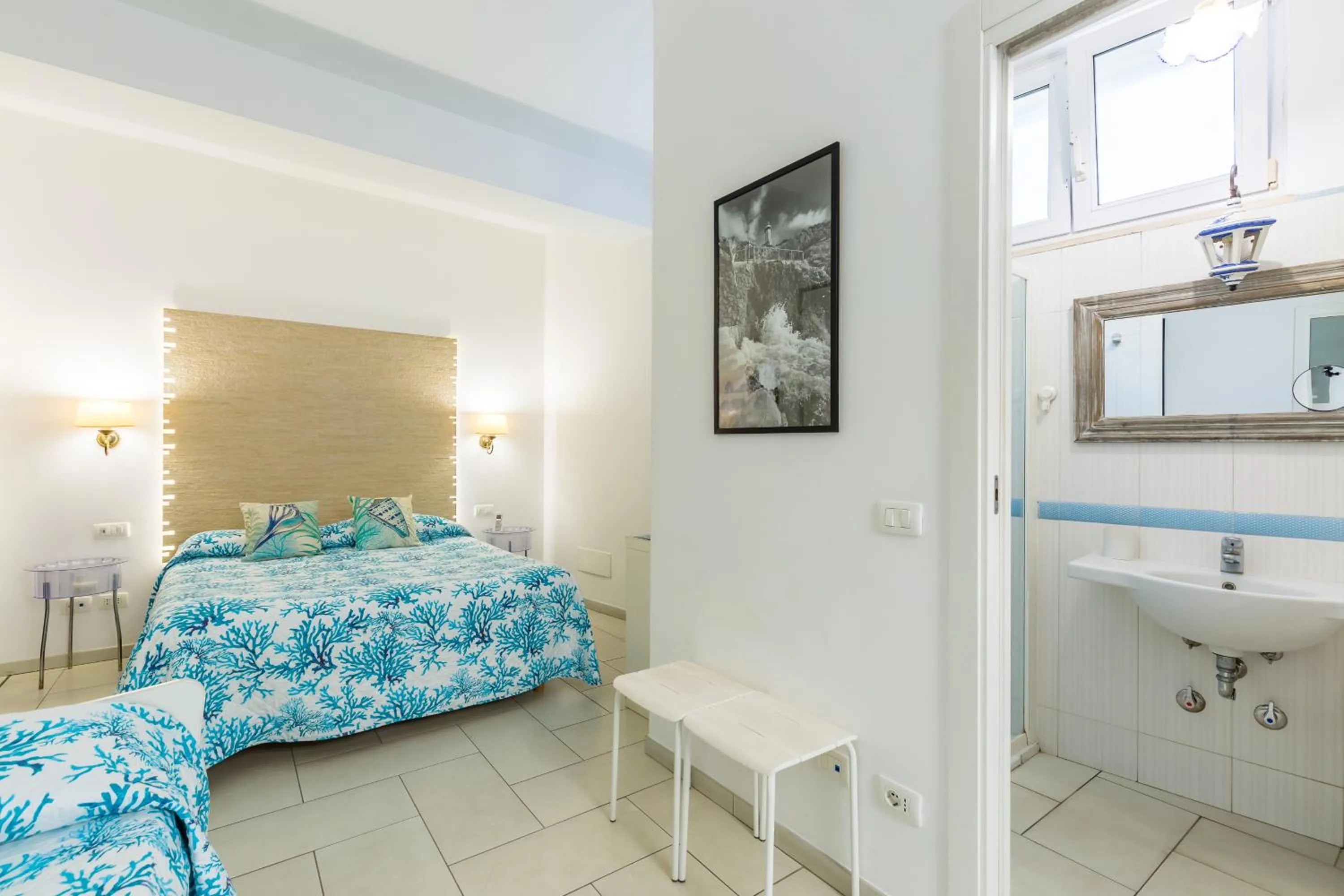 Photo of the whole room, Bed in Fortino Capri