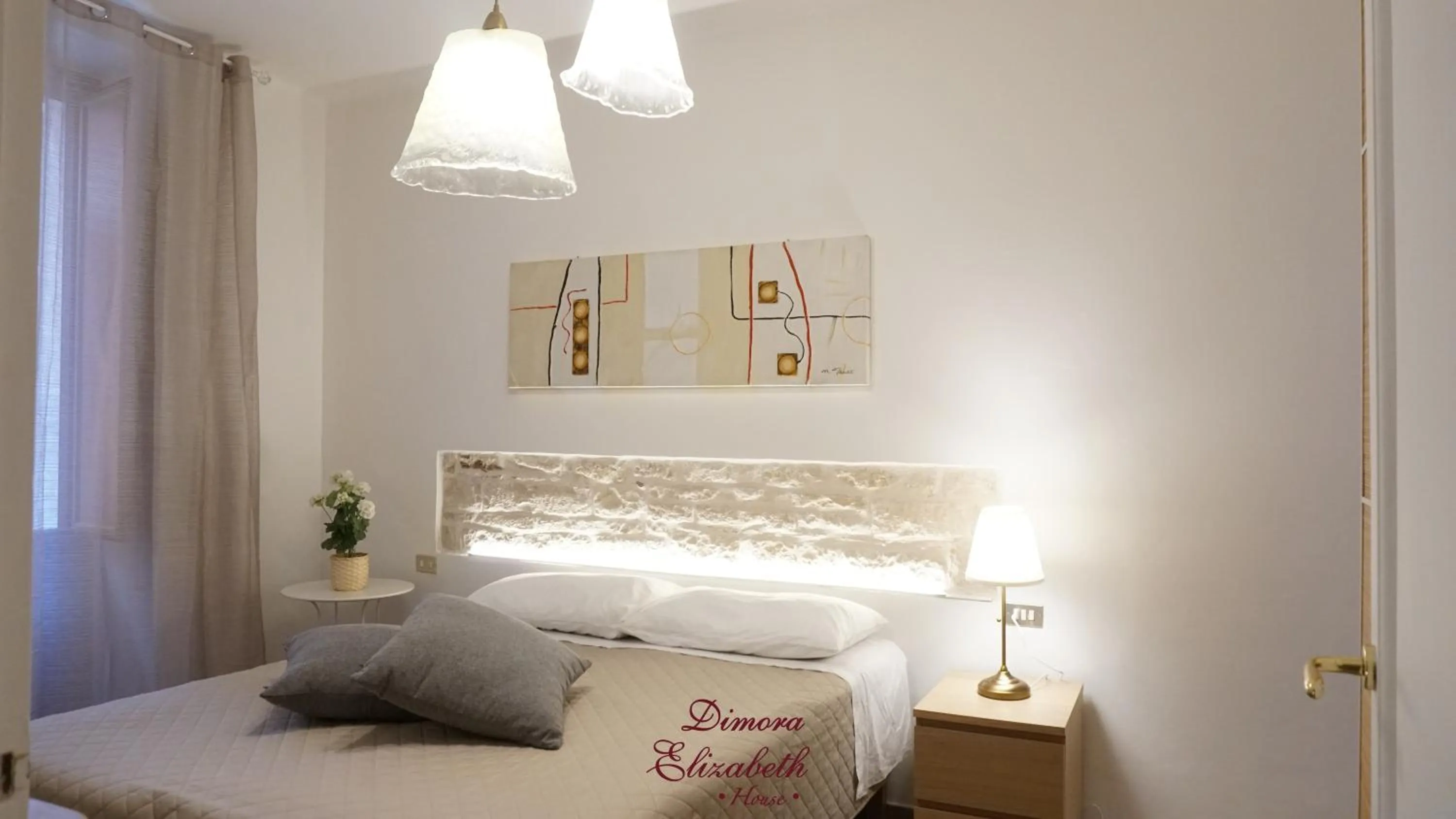 Photo of the whole room, Bed in Dimora Elizabeth II