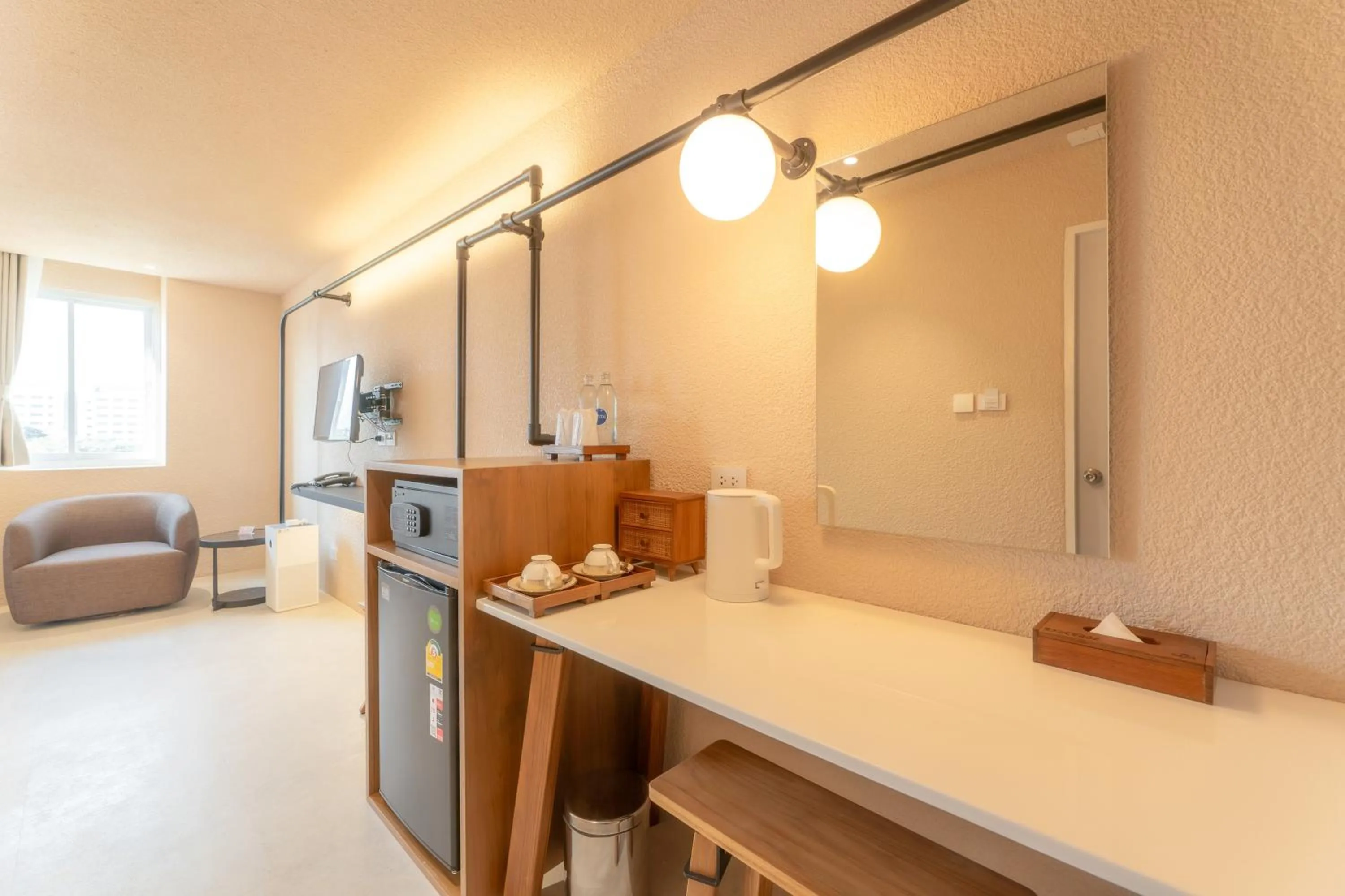 Photo of the whole room in Mai Hotel Chiang Mai ใหม่โฮเทล เชียงใหม่