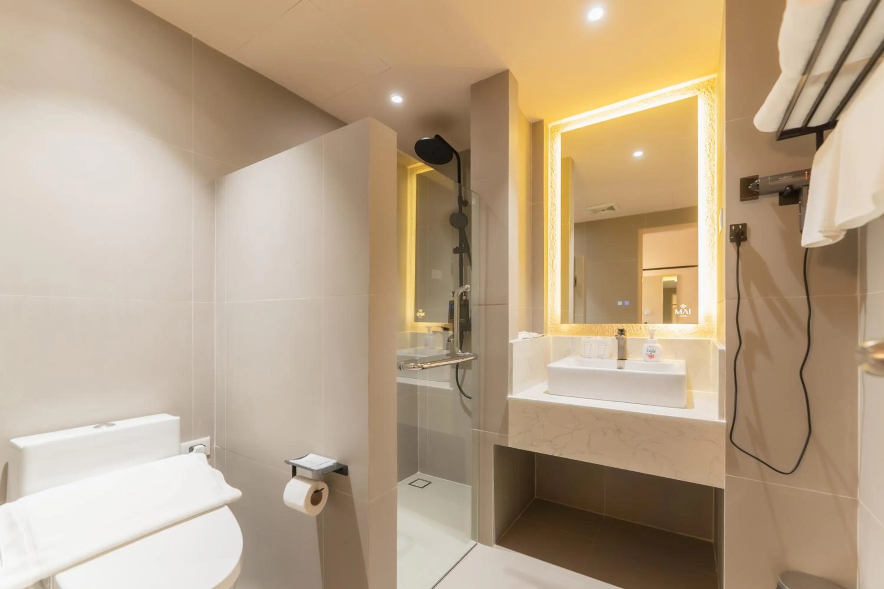 Shower in Mai Hotel Chiang Mai ใหม่โฮเทล เชียงใหม่