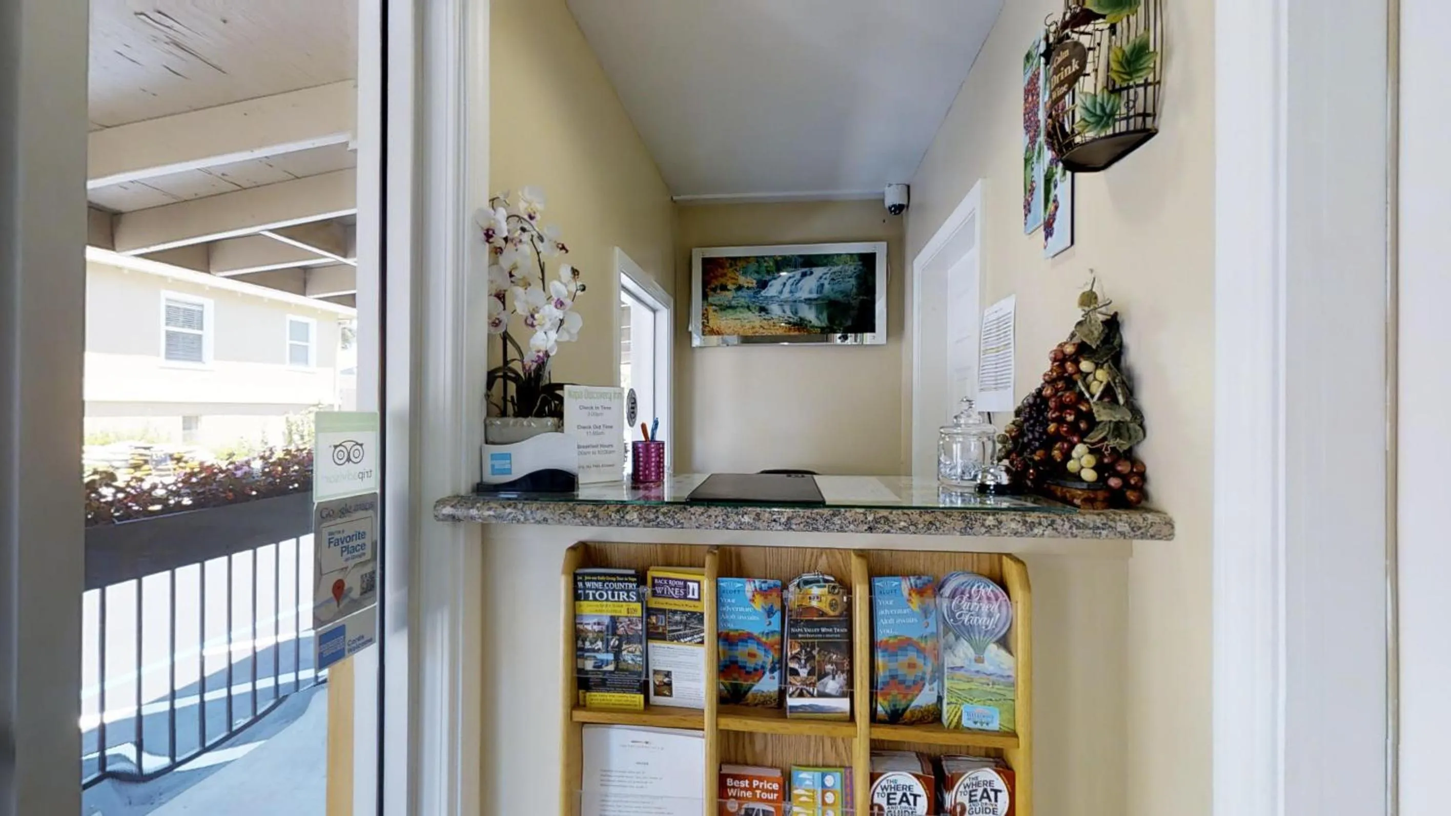 Lobby or reception in Napa Discovery Inn