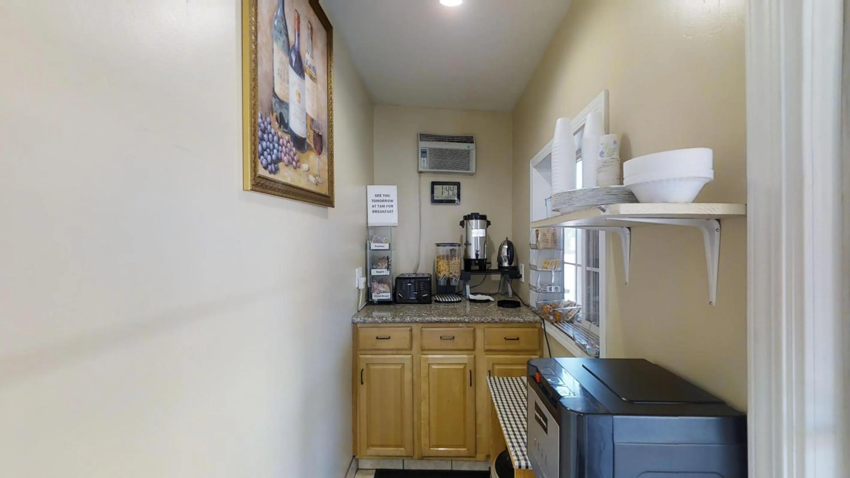 Continental breakfast in Napa Discovery Inn