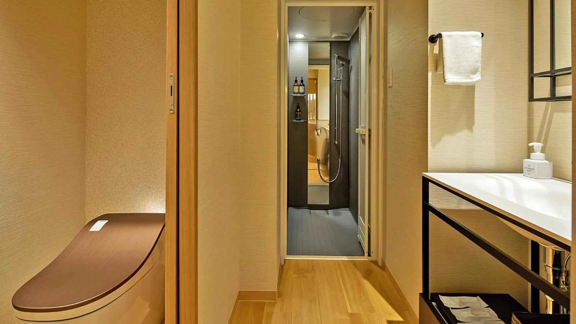 Photo of the whole room in Stay SAKURA Tokyo Shinjuku Hyakukura