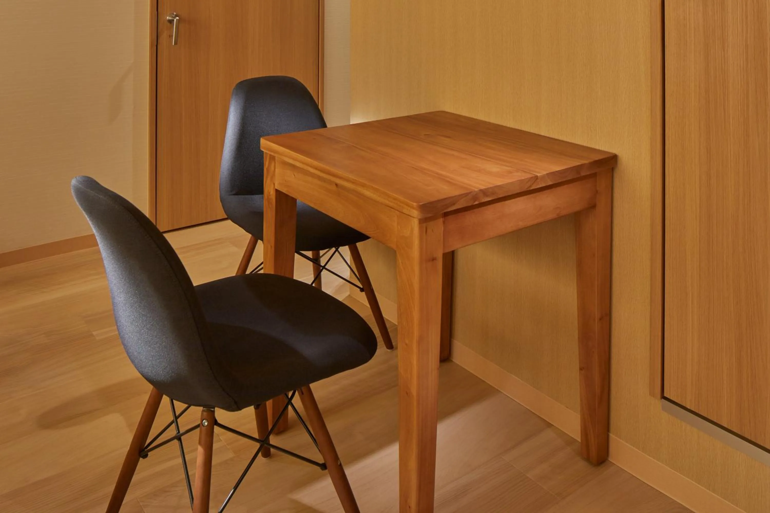 Dining area in Stay SAKURA Tokyo Shinjuku Hyakukura