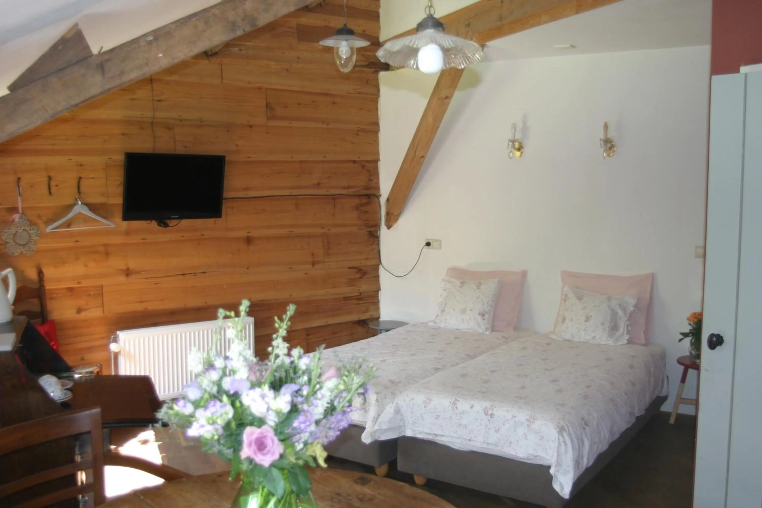 Bed in B&B De Leeghpoel