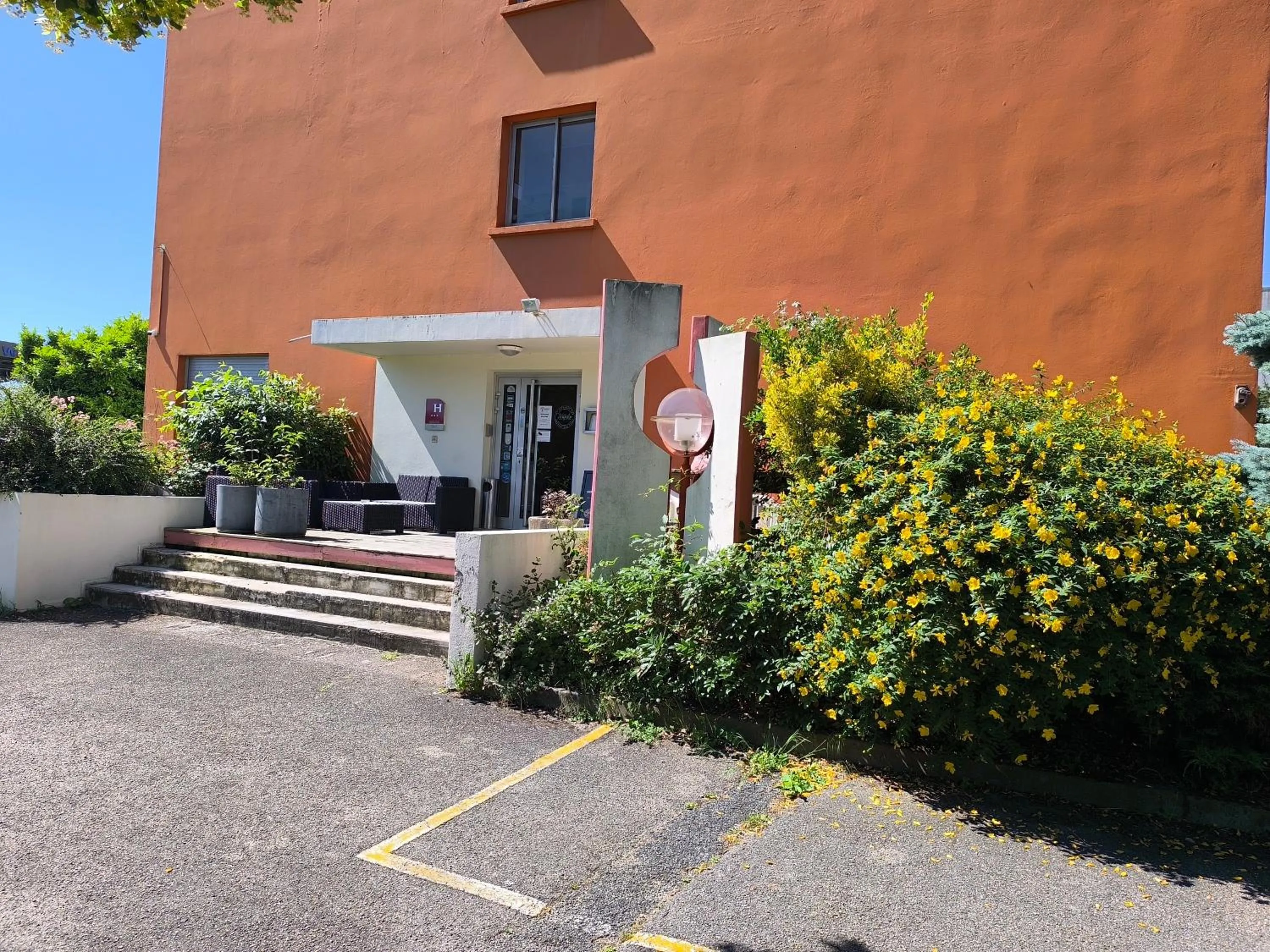 Facade/entrance in Adonis Lyon Est Hôtel Artys