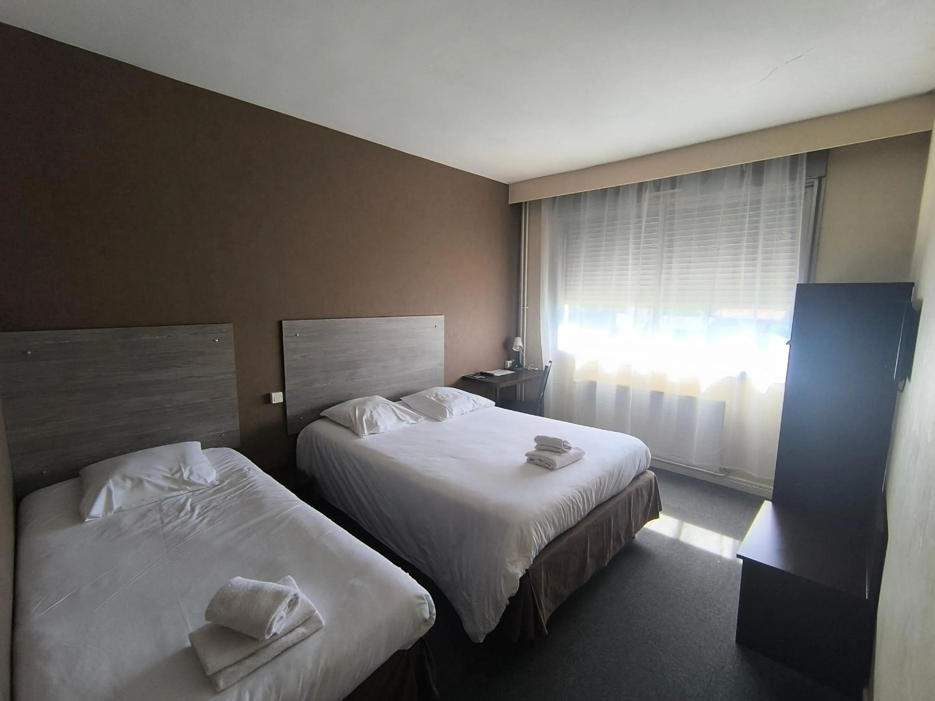 Photo of the whole room in Adonis Lyon Est Hôtel Artys