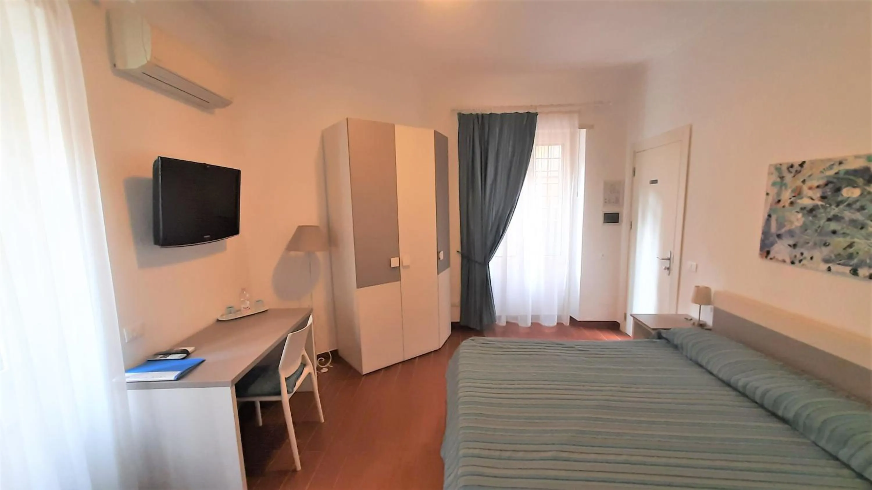 TV and multimedia, Bed in B&B Five