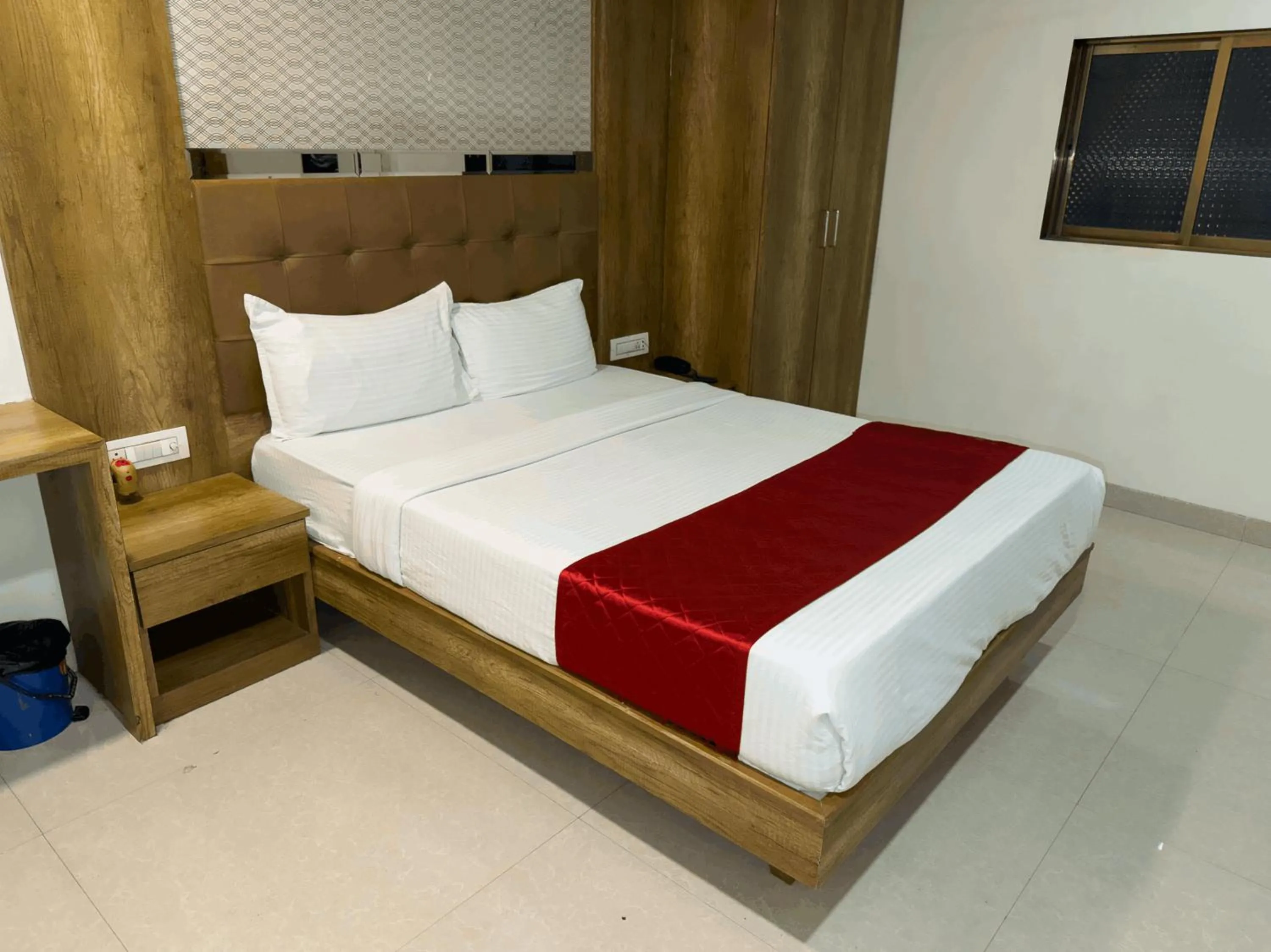 Bedroom, Bed in Hotel Hometown Near US Embassy BKC