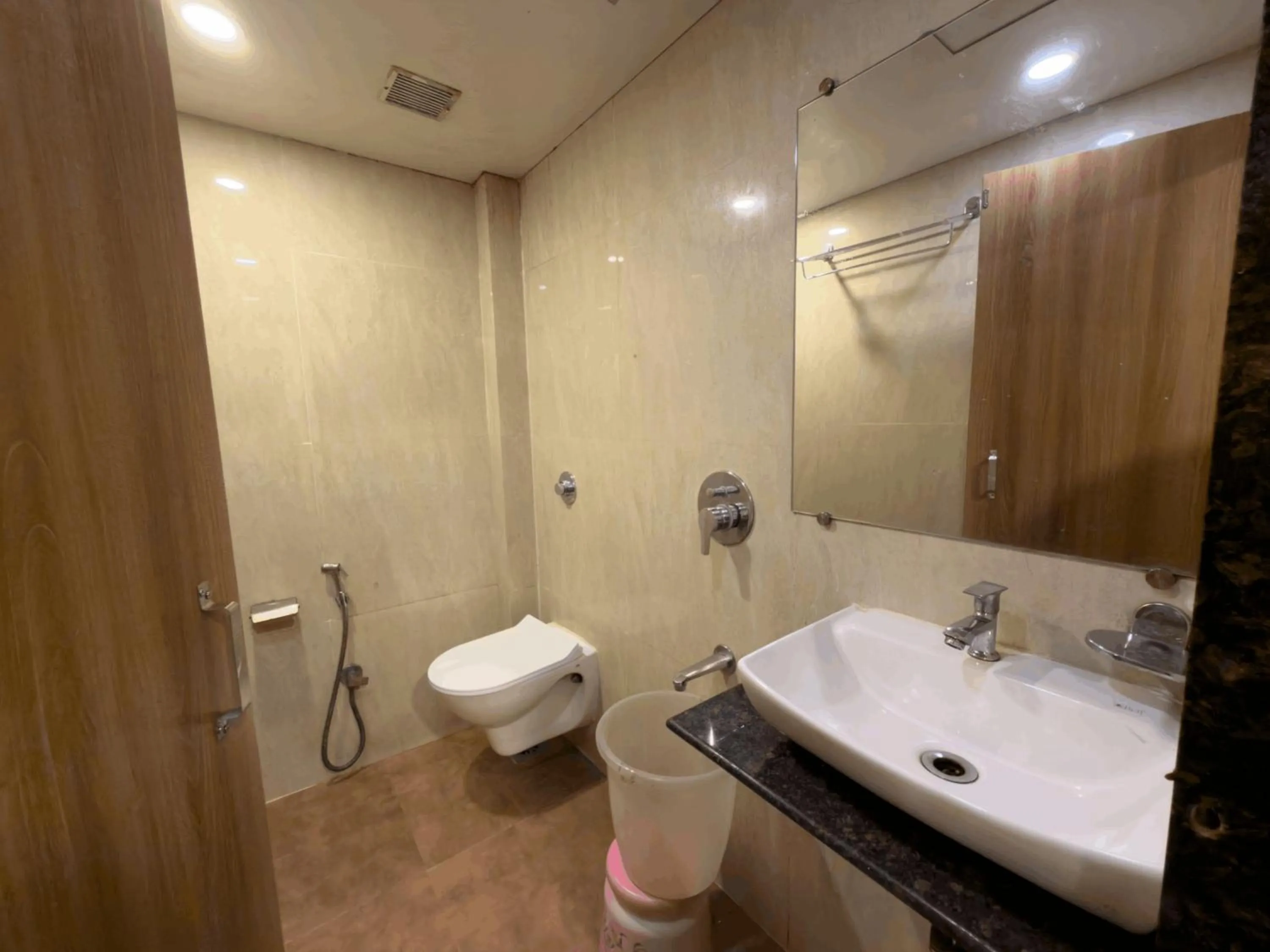 Bathroom in Hotel Hometown Near US Embassy BKC