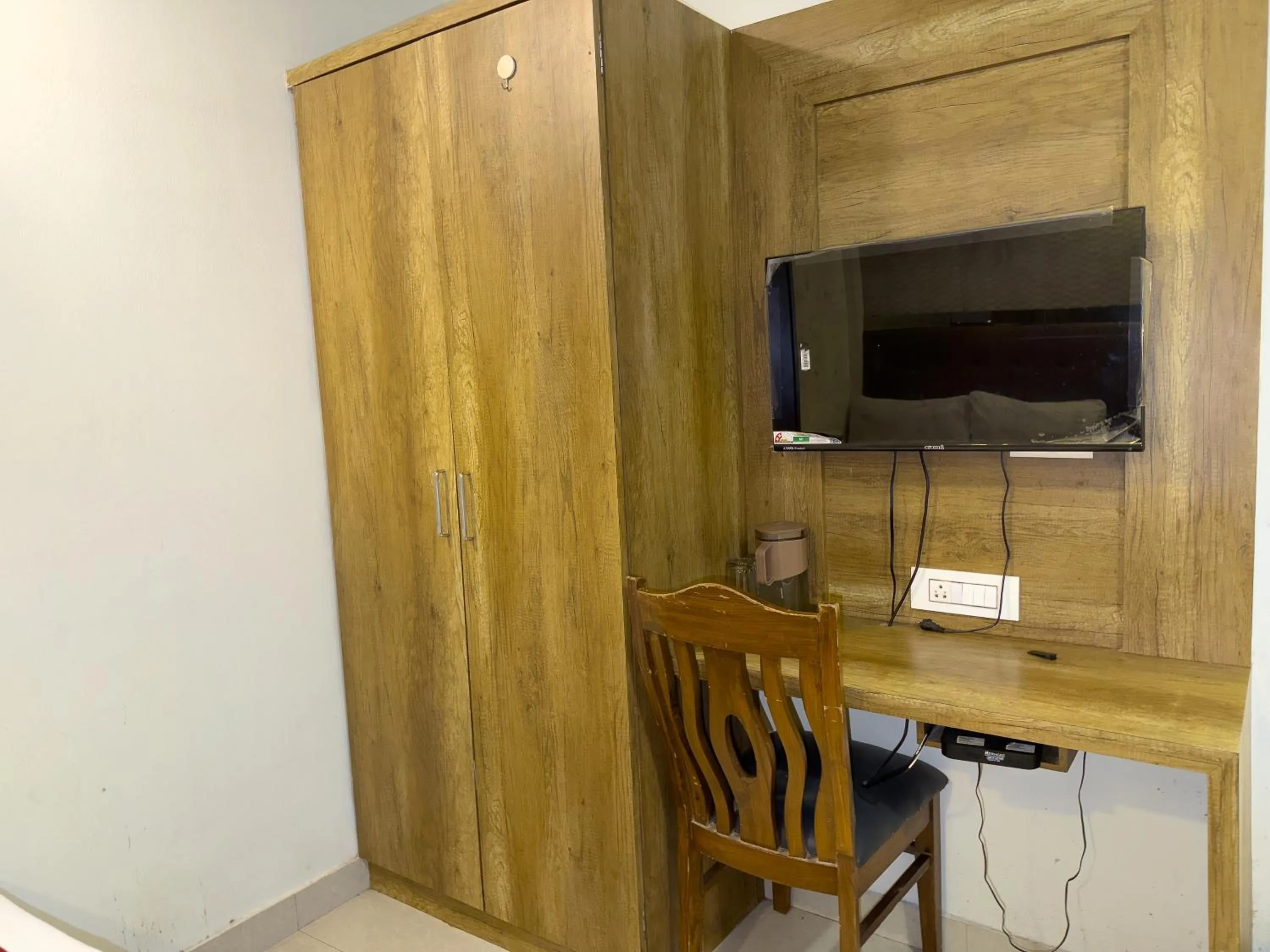 Bedroom in Hotel Hometown Near US Embassy BKC