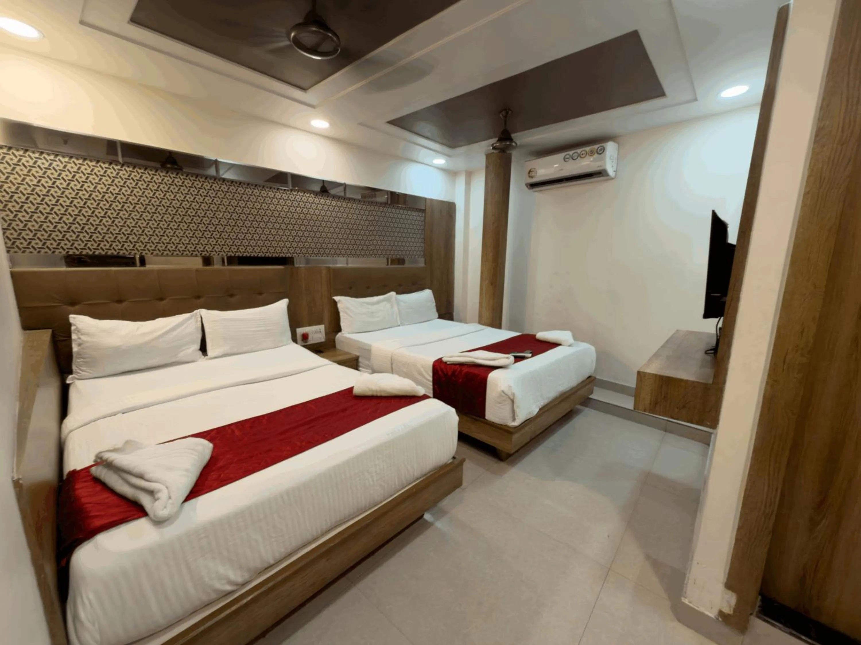 Bedroom, Bed in Hotel Hometown Near US Embassy BKC