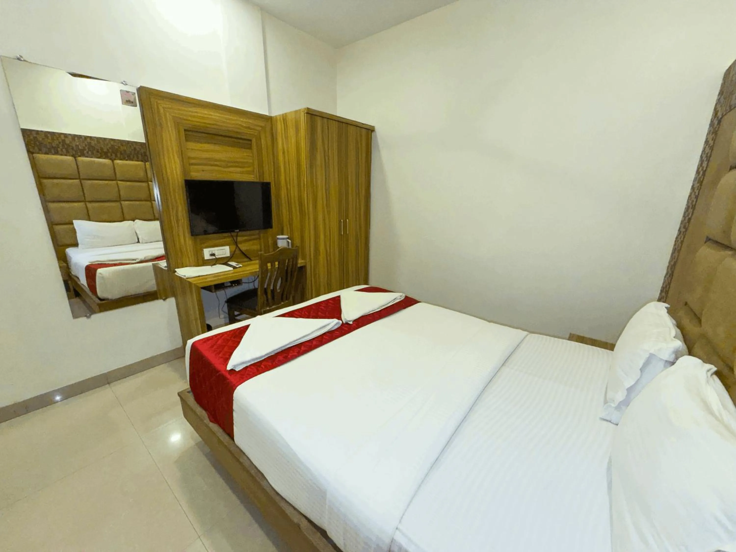 Bedroom, Bed in Hotel Hometown Near US Embassy BKC