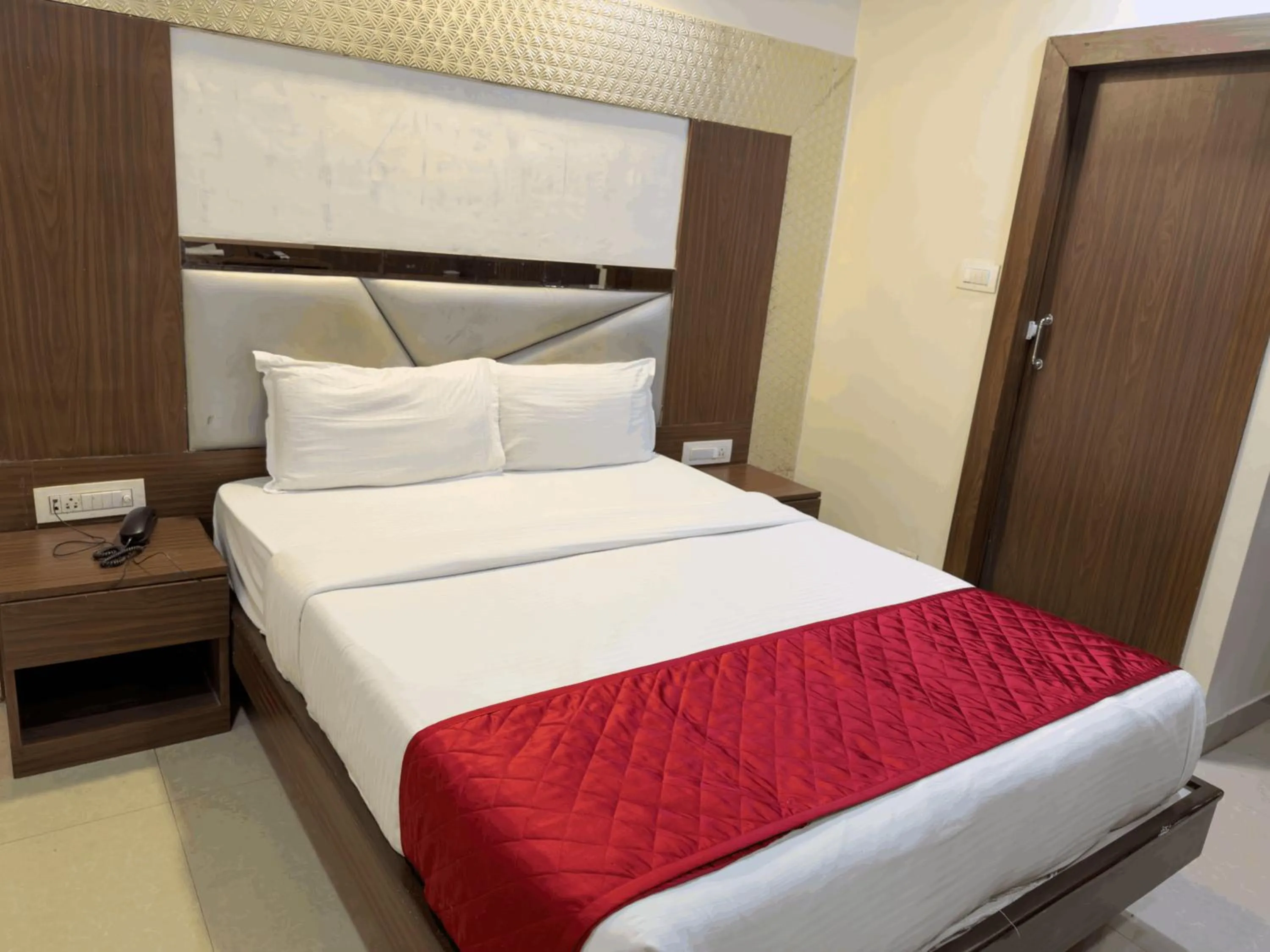 Bedroom, Bed in Hotel Hometown Near US Embassy BKC