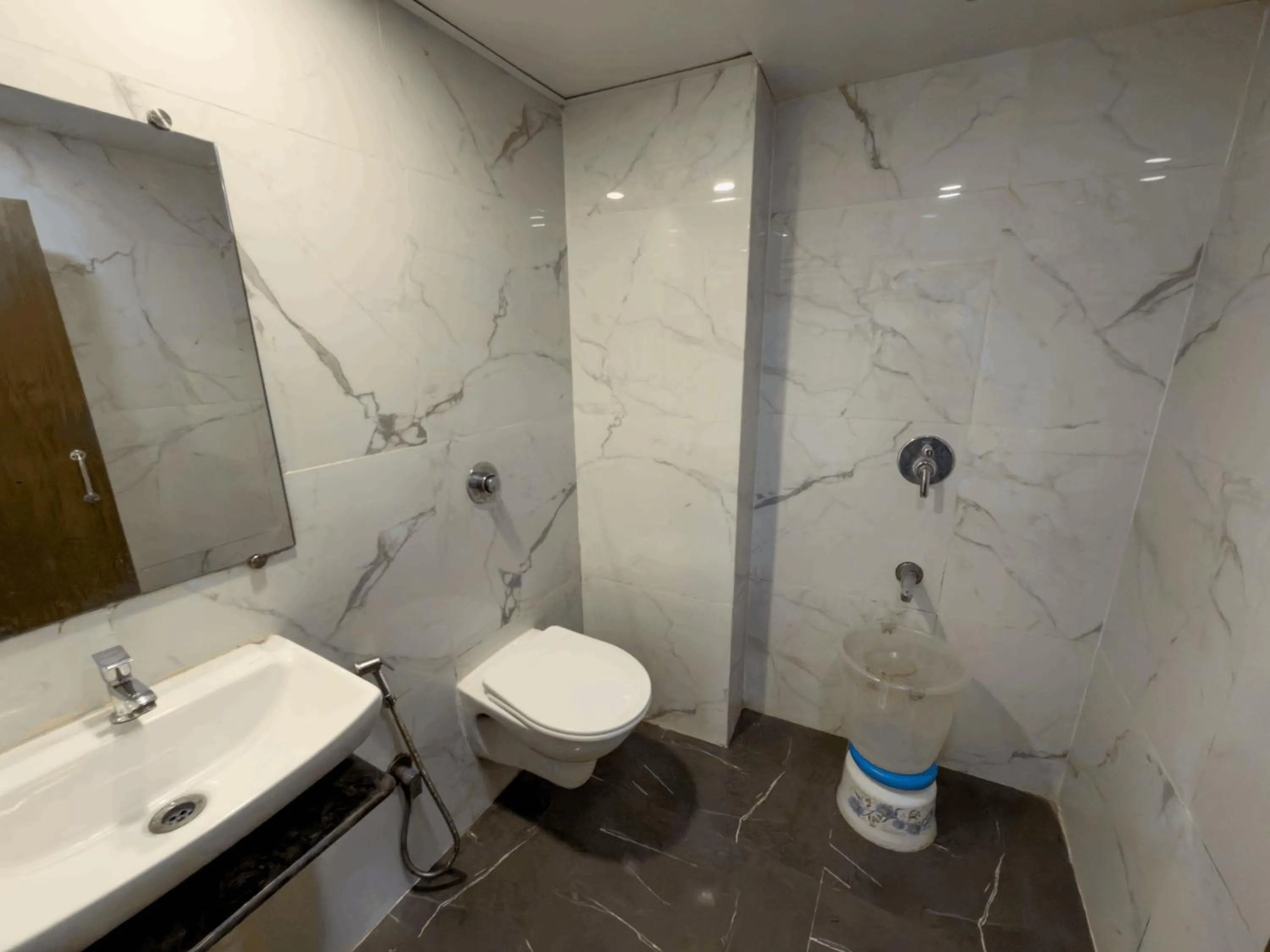 Bathroom in Hotel Hometown Near US Embassy BKC