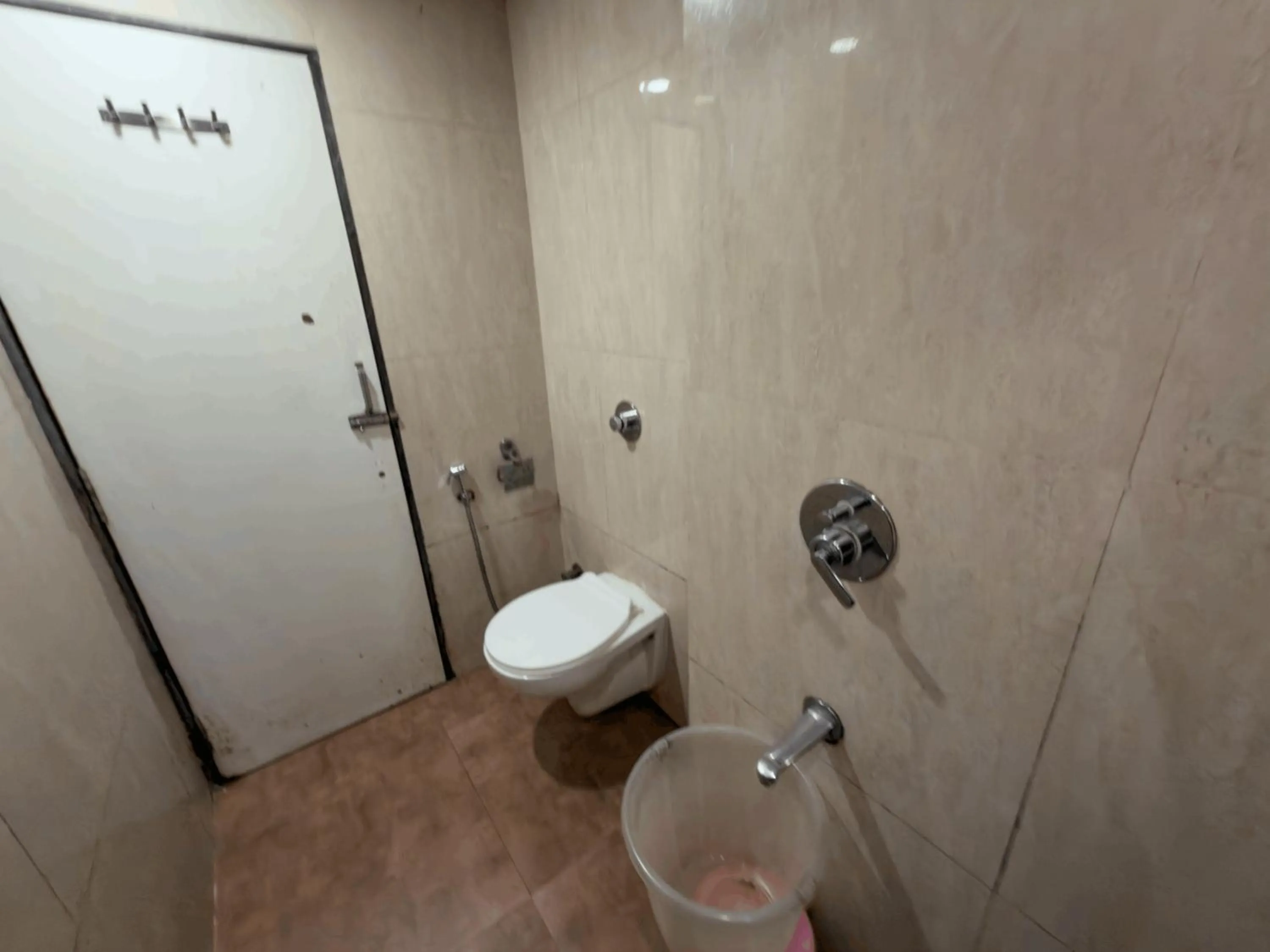 Bathroom in Hotel Hometown Near US Embassy BKC