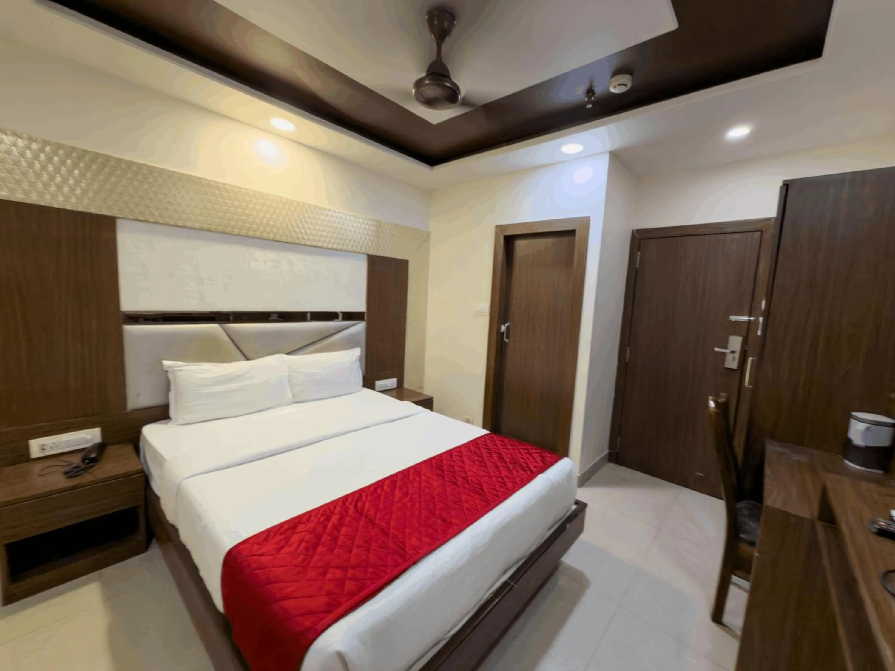 Bedroom, Bed in Hotel Hometown Near US Embassy BKC