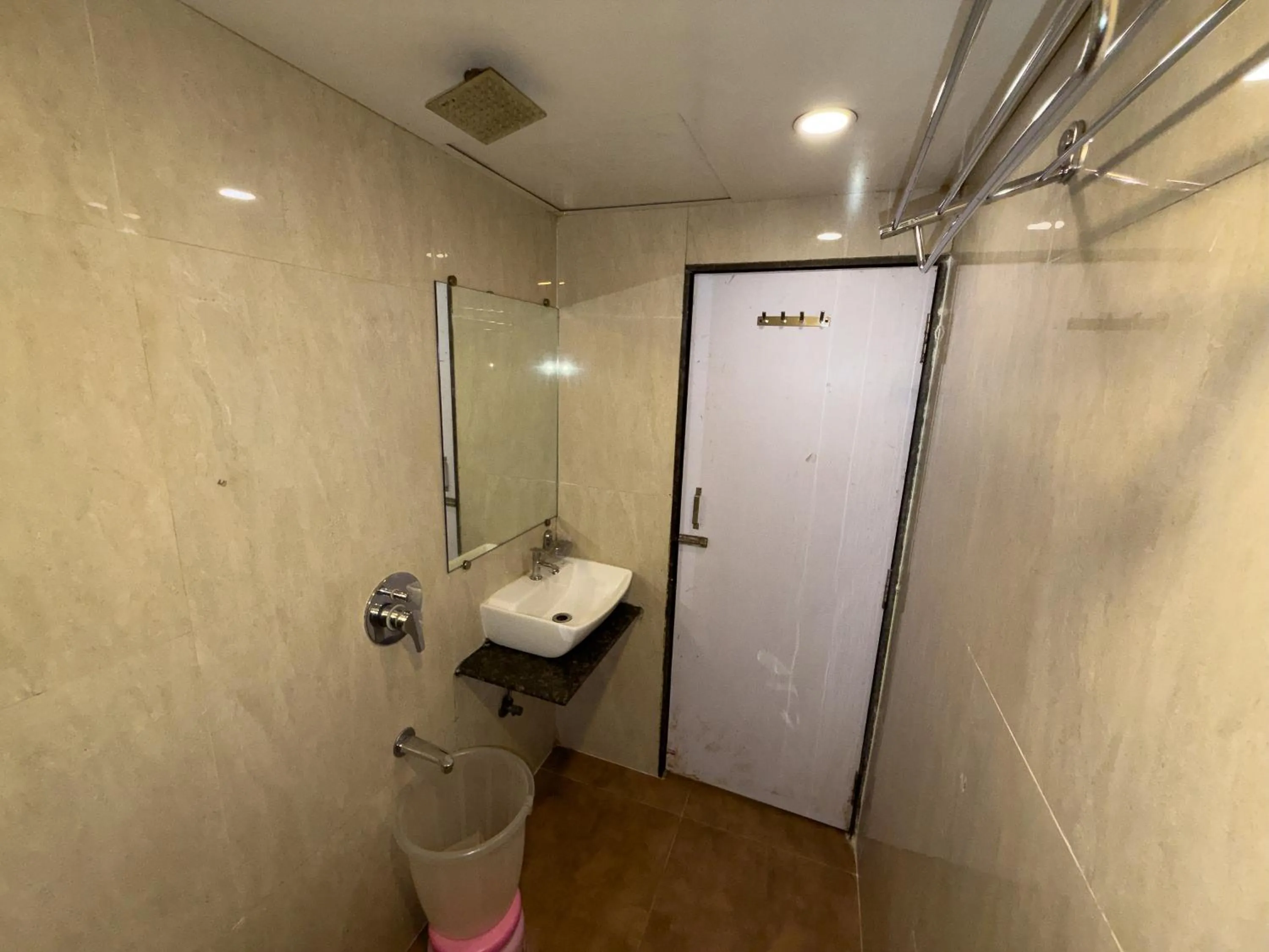 Bathroom in Hotel Hometown Near US Embassy BKC