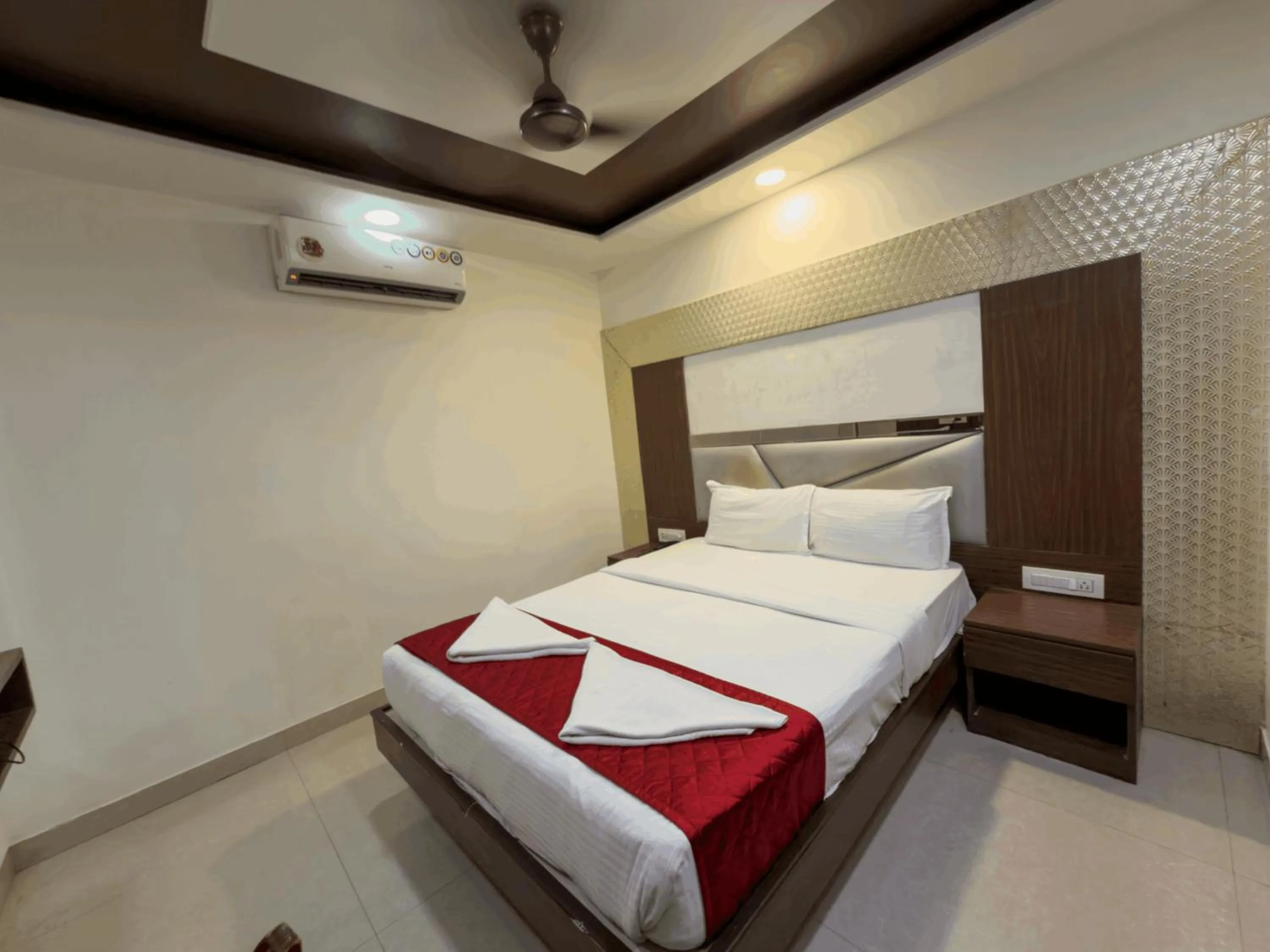 Bedroom, Bed in Hotel Hometown Near US Embassy BKC