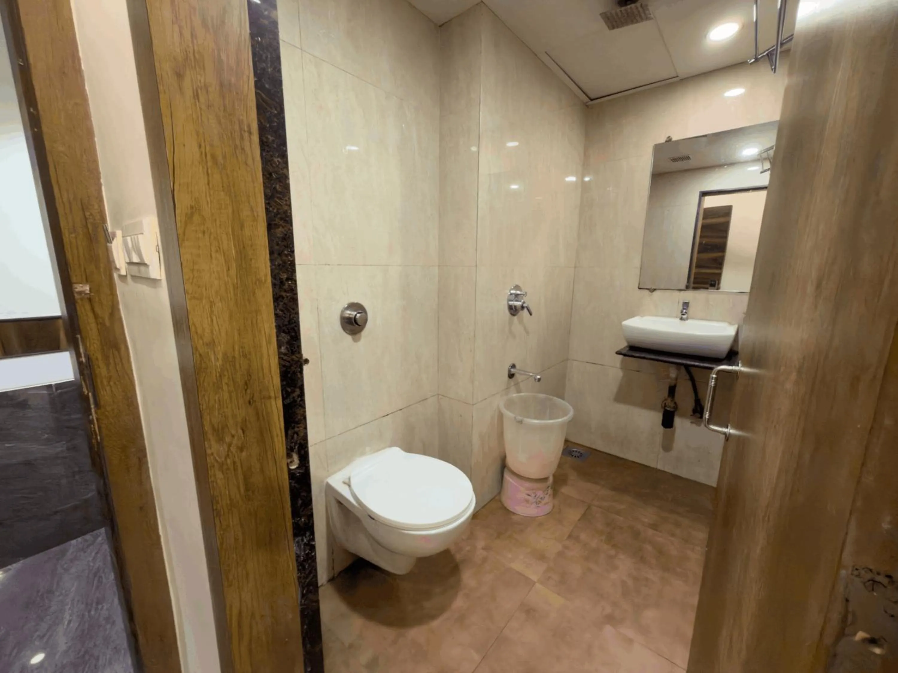 Bathroom in Hotel Hometown Near US Embassy BKC