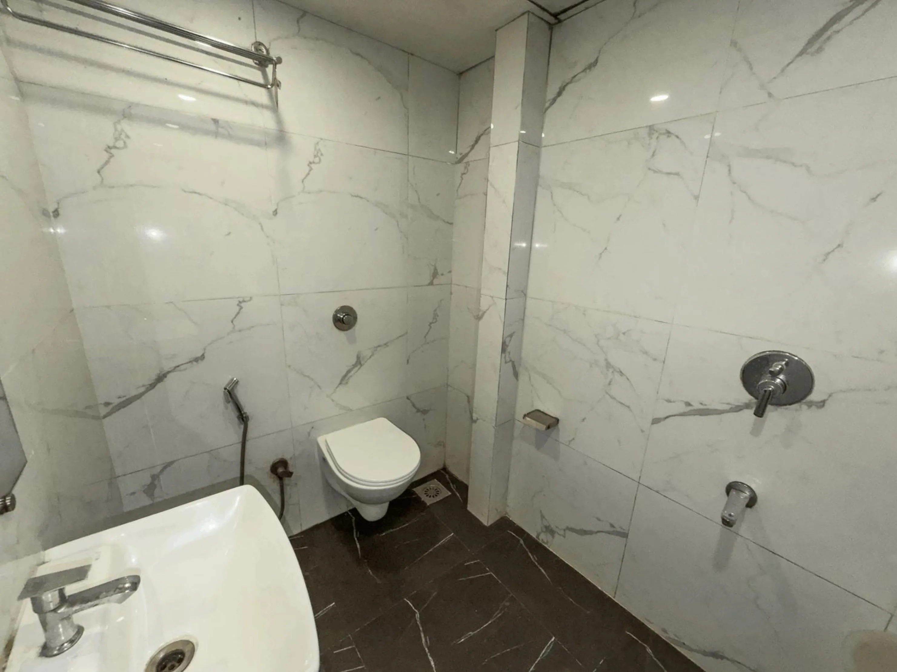 Bathroom in Hotel Hometown Near US Embassy BKC