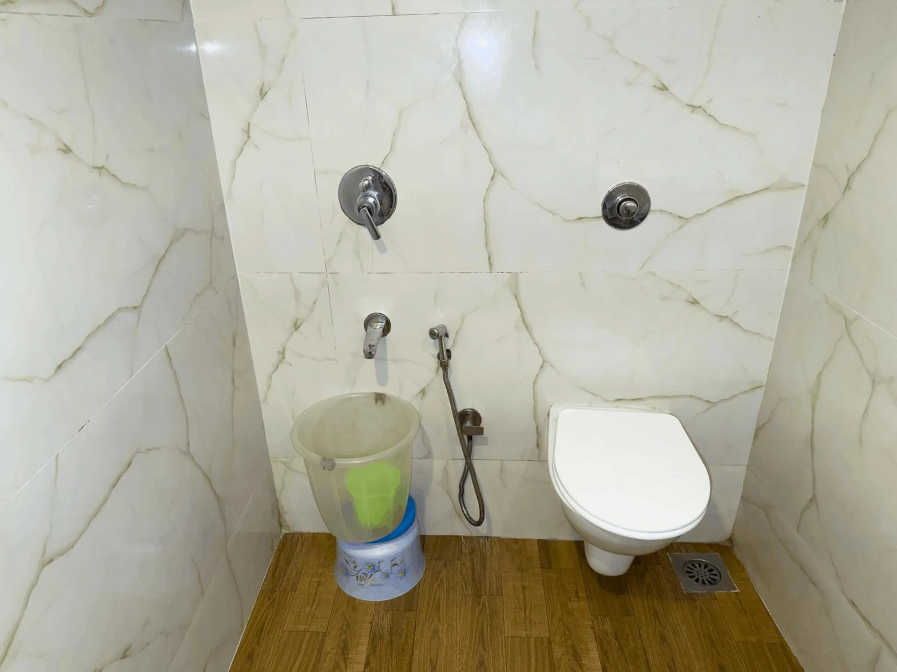 Bathroom in Hotel Hometown Near US Embassy BKC