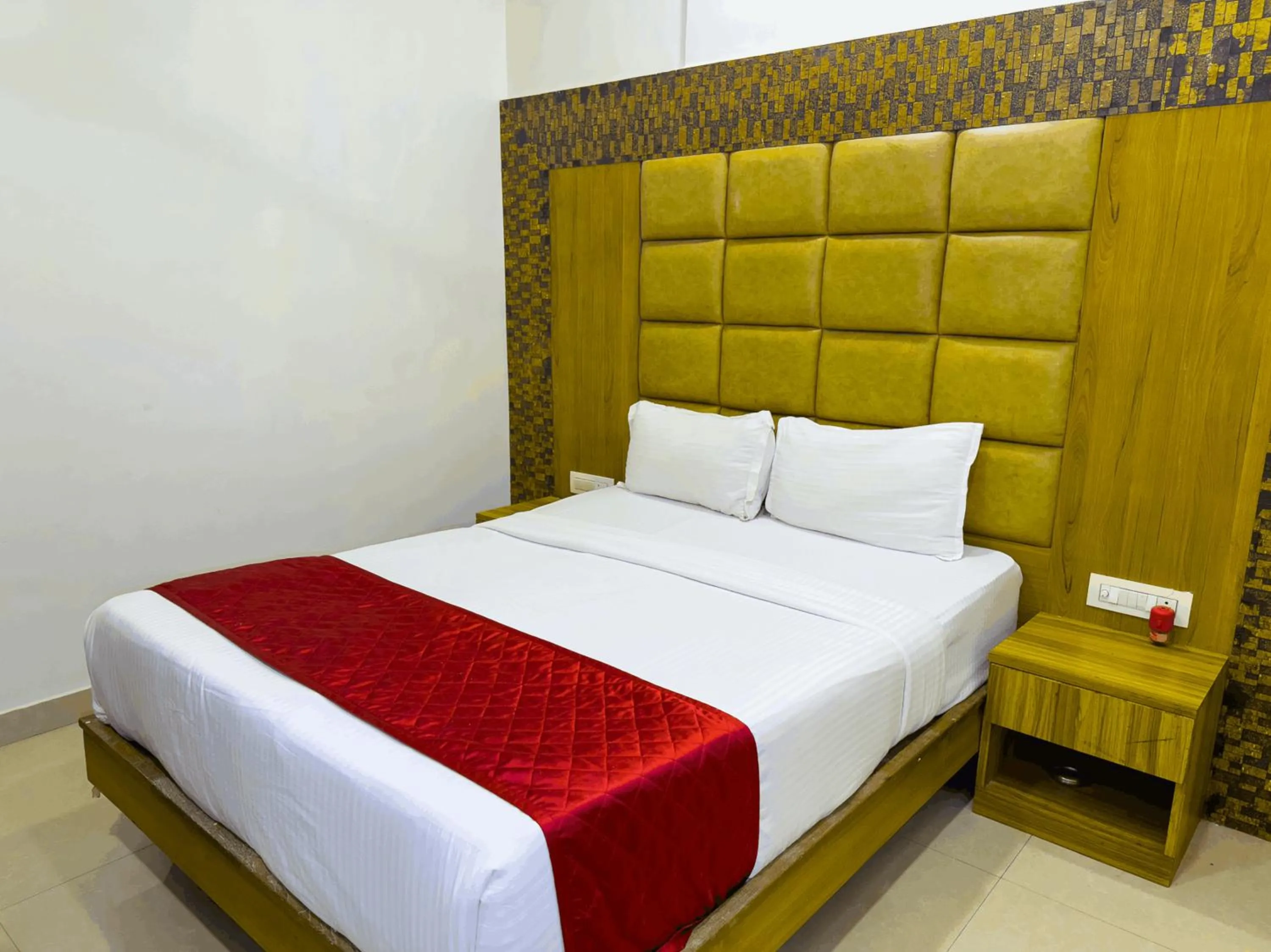 Bedroom, Bed in Hotel Hometown Near US Embassy BKC