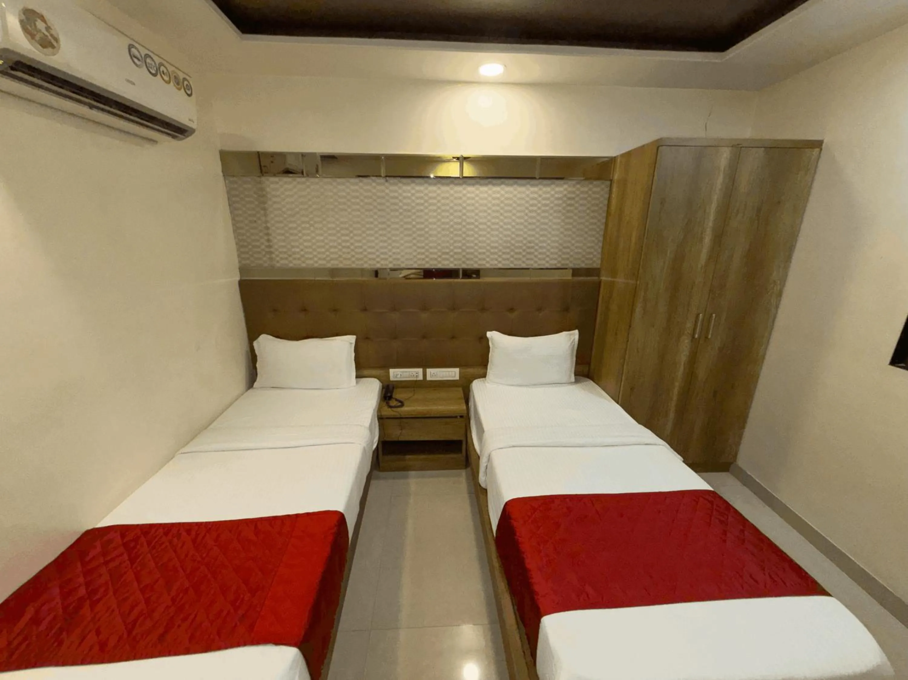 Bedroom, Bed in Hotel Hometown Near US Embassy BKC