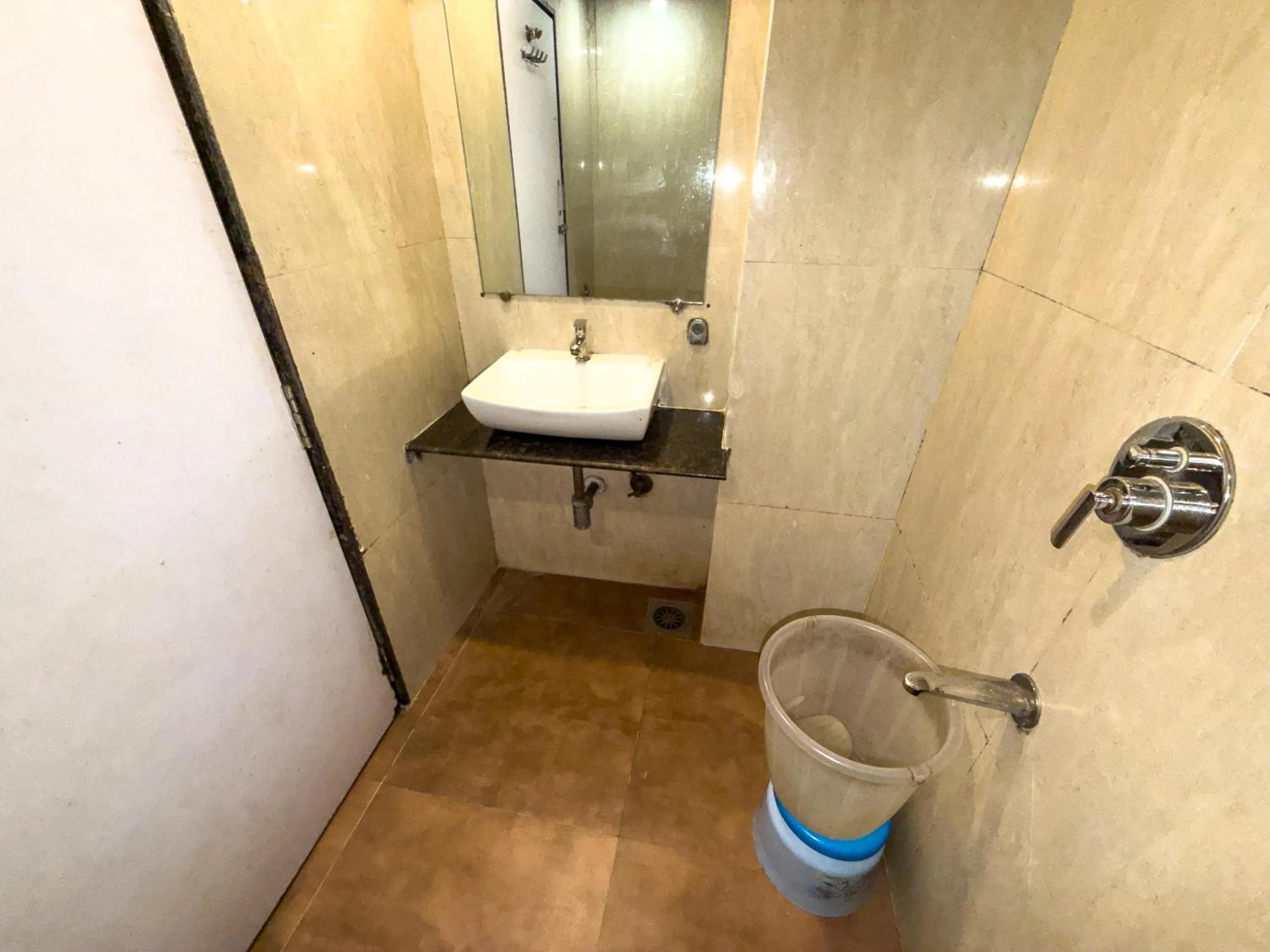 Bathroom in Hotel Hometown Near US Embassy BKC