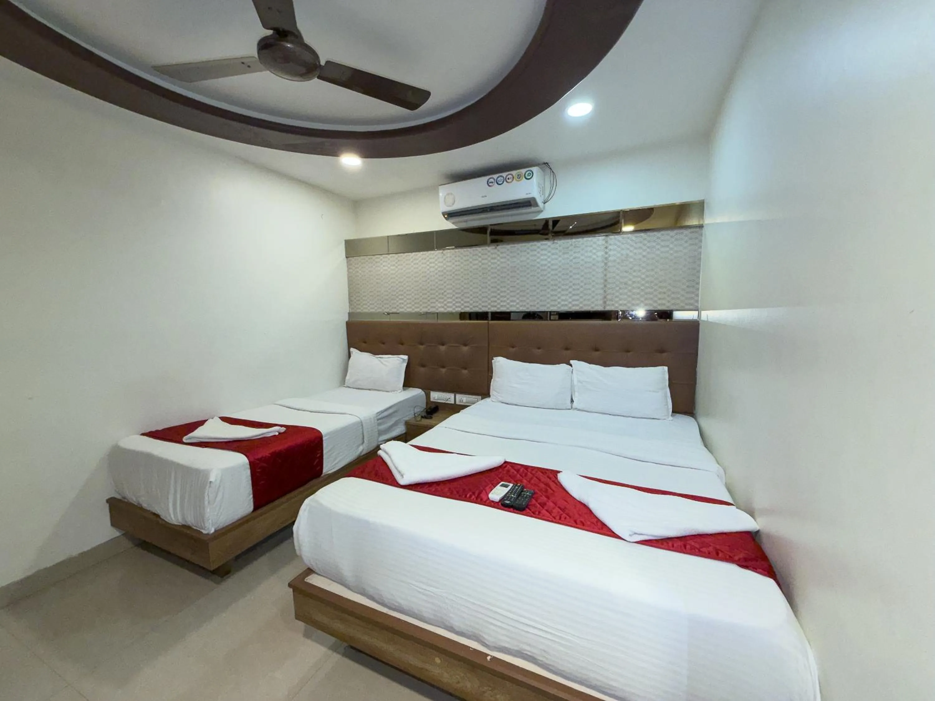 Bedroom, Bed in Hotel Hometown Near US Embassy BKC