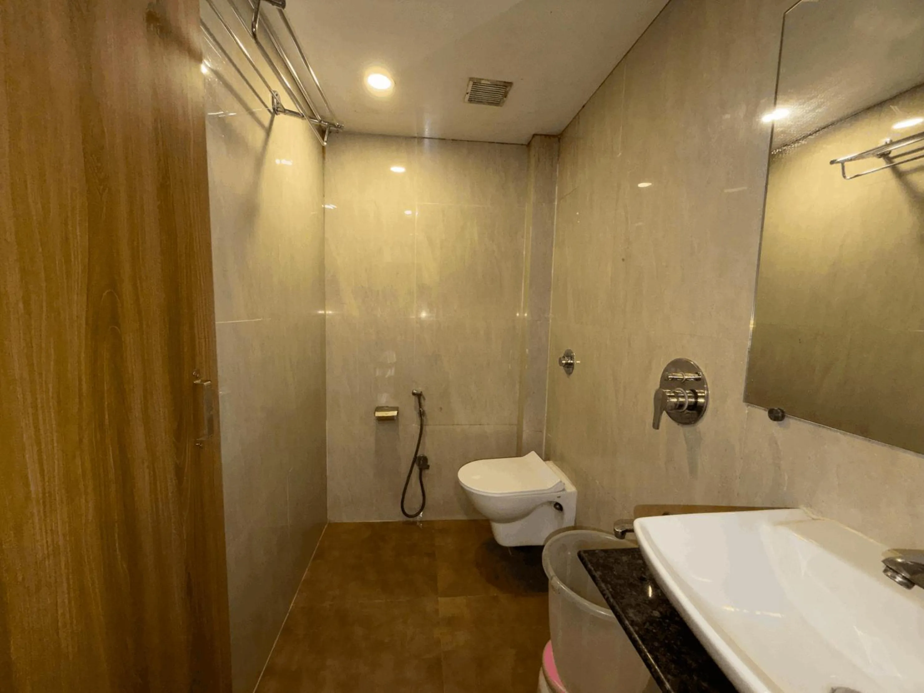 Bathroom in Hotel Hometown Near US Embassy BKC