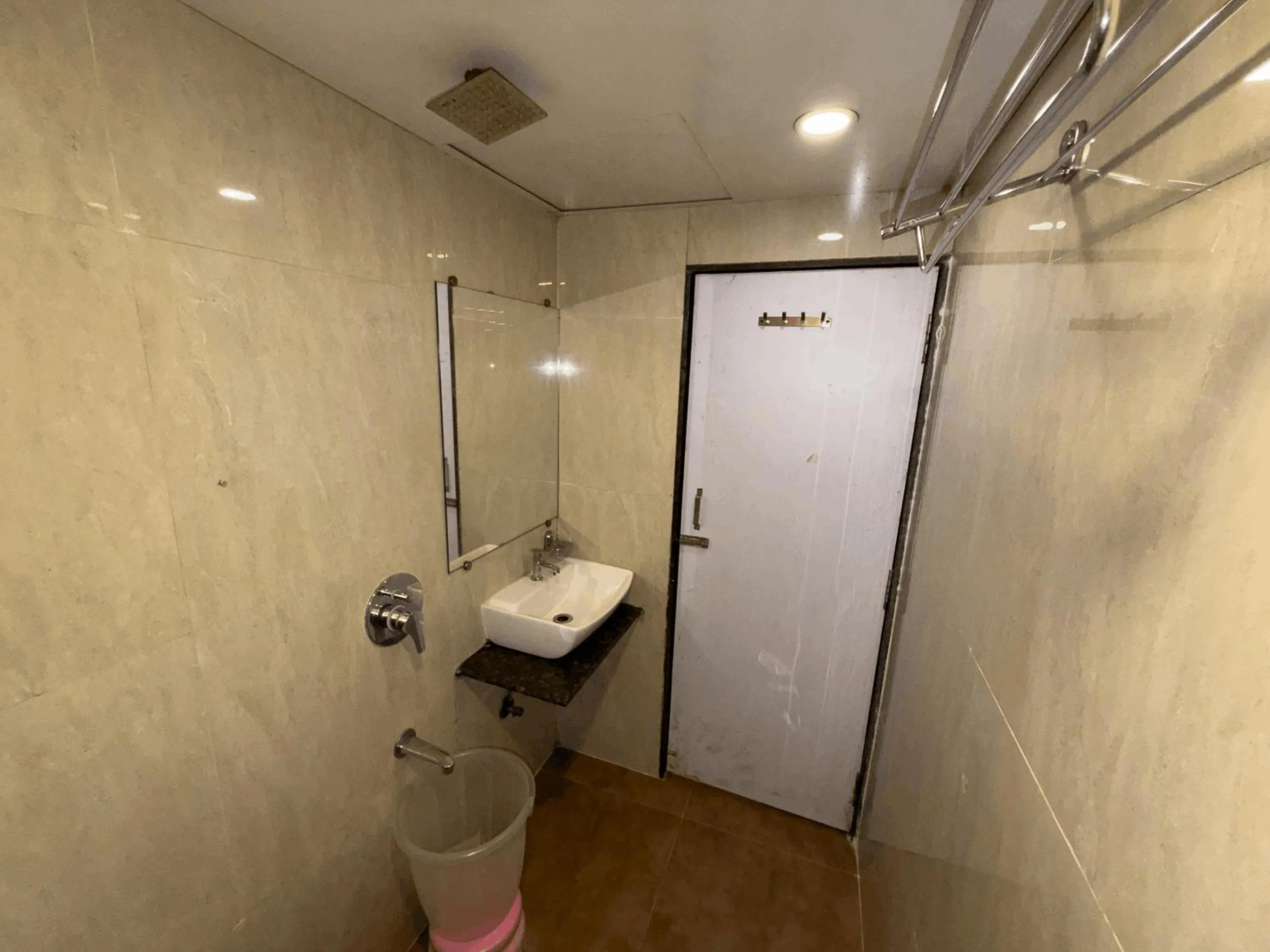 Bathroom in Hotel Hometown Near US Embassy BKC