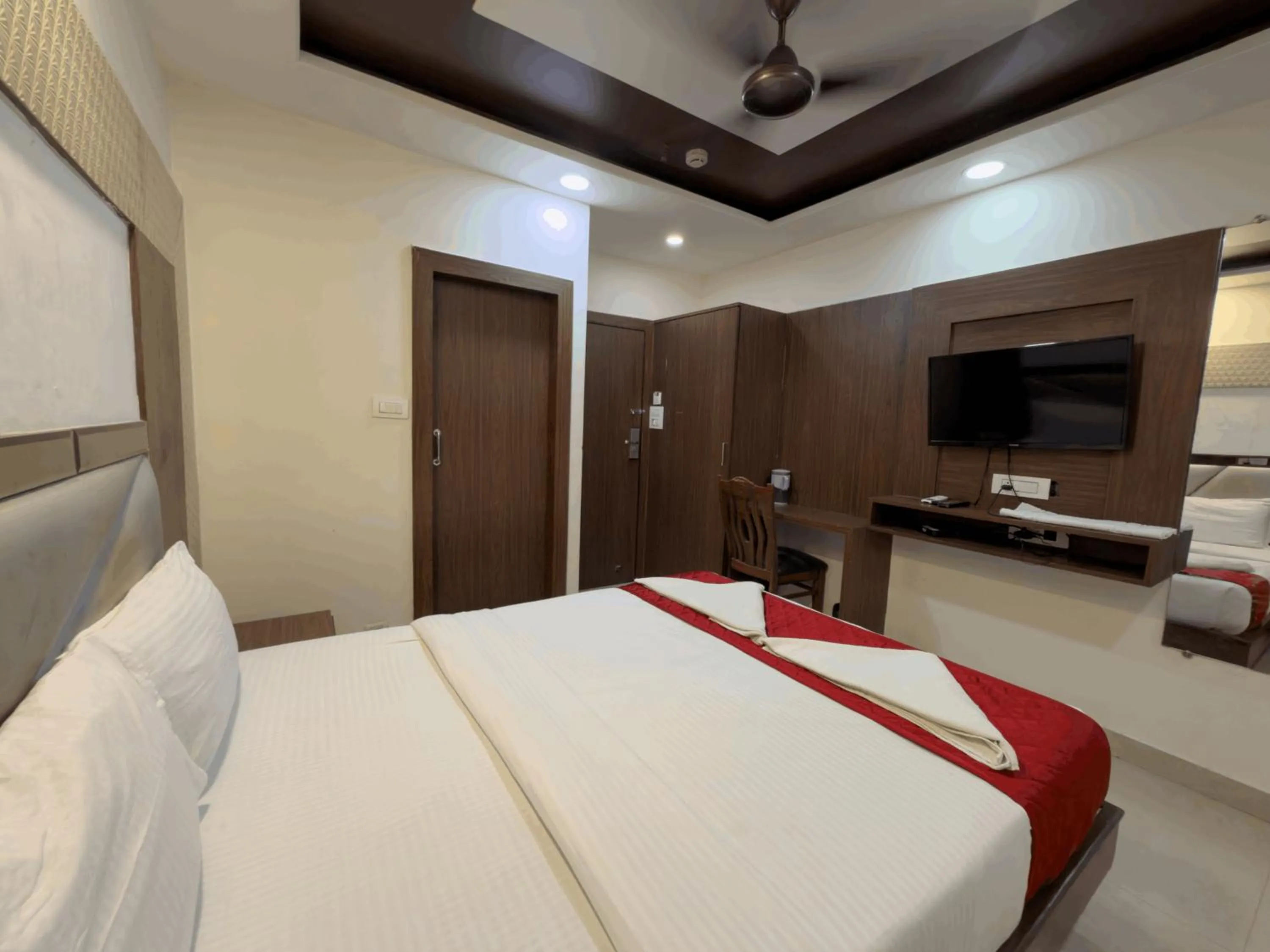 Bedroom, Bed in Hotel Hometown Near US Embassy BKC