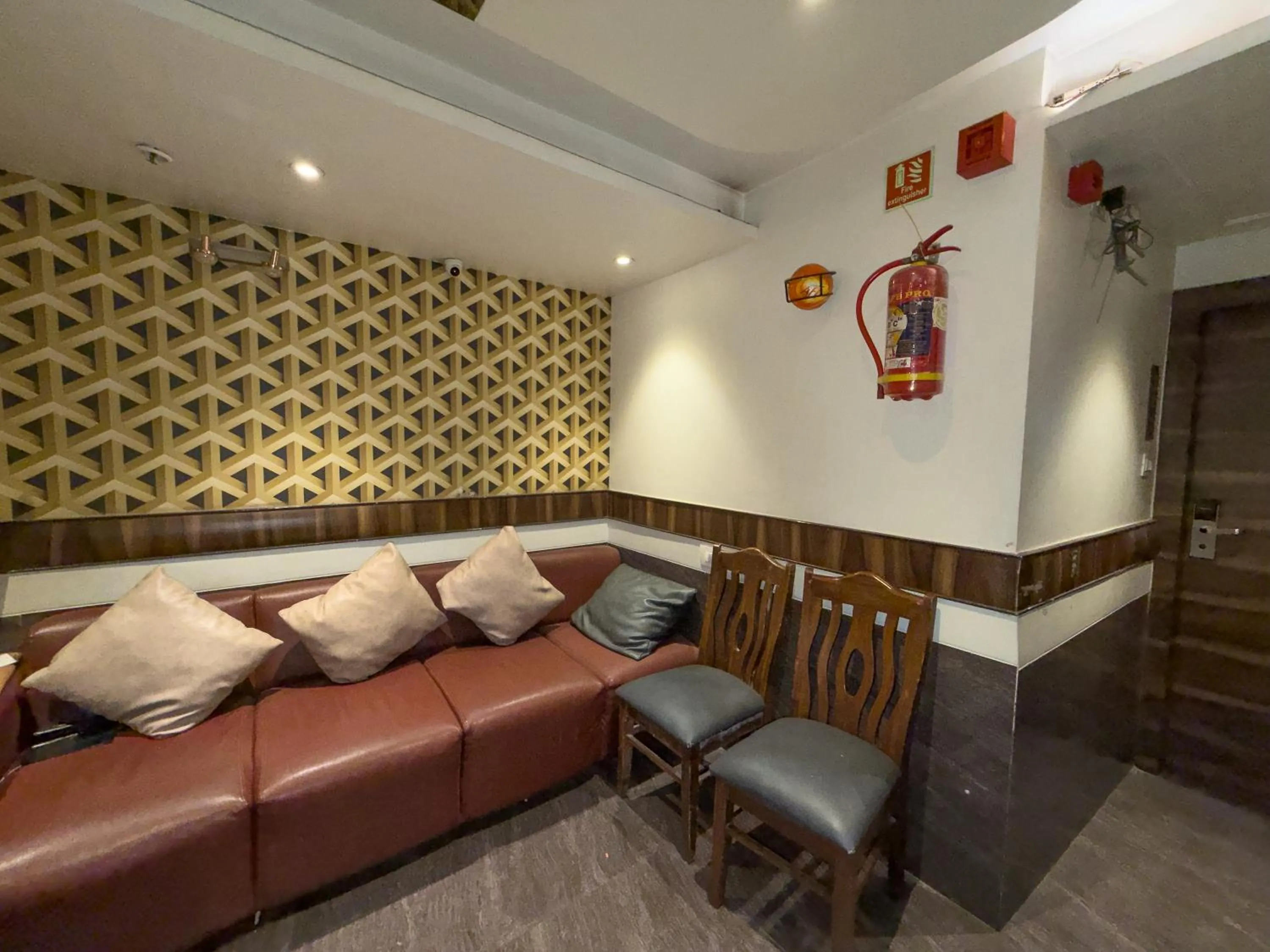 Lobby or reception in Hotel Hometown Near US Embassy BKC