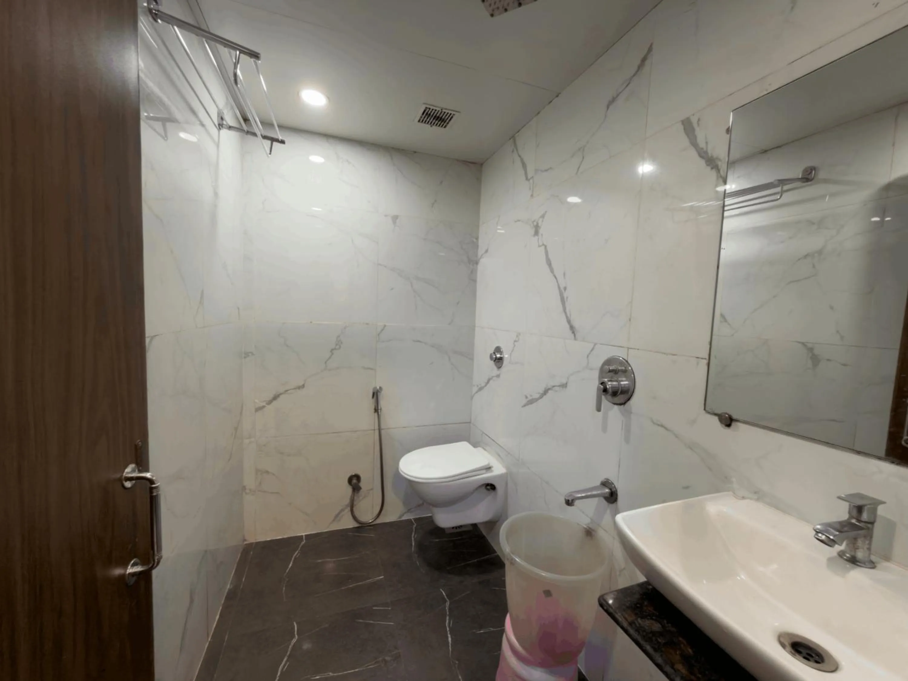 Bathroom in Hotel Hometown Near US Embassy BKC