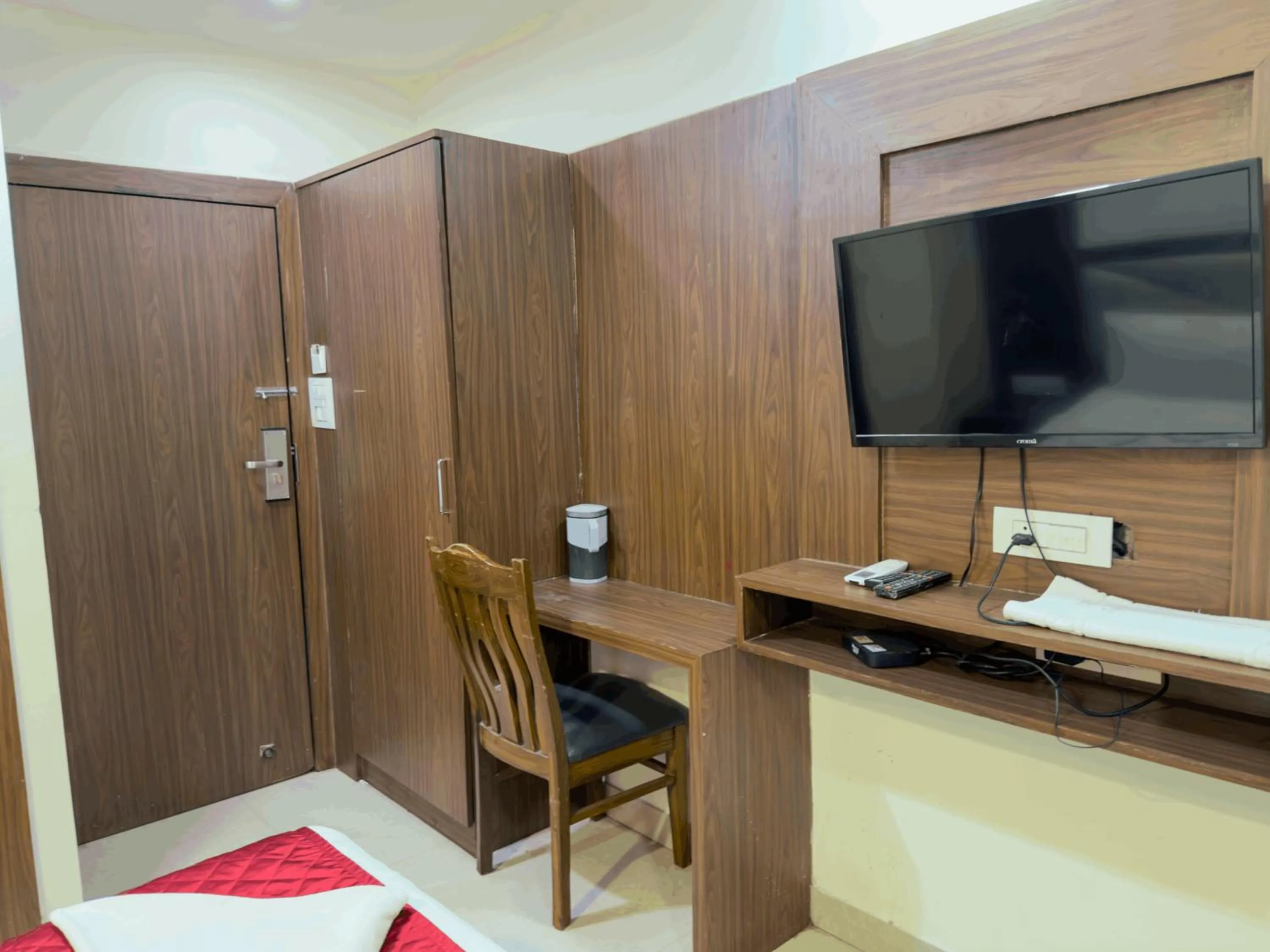 Bedroom in Hotel Hometown Near US Embassy BKC