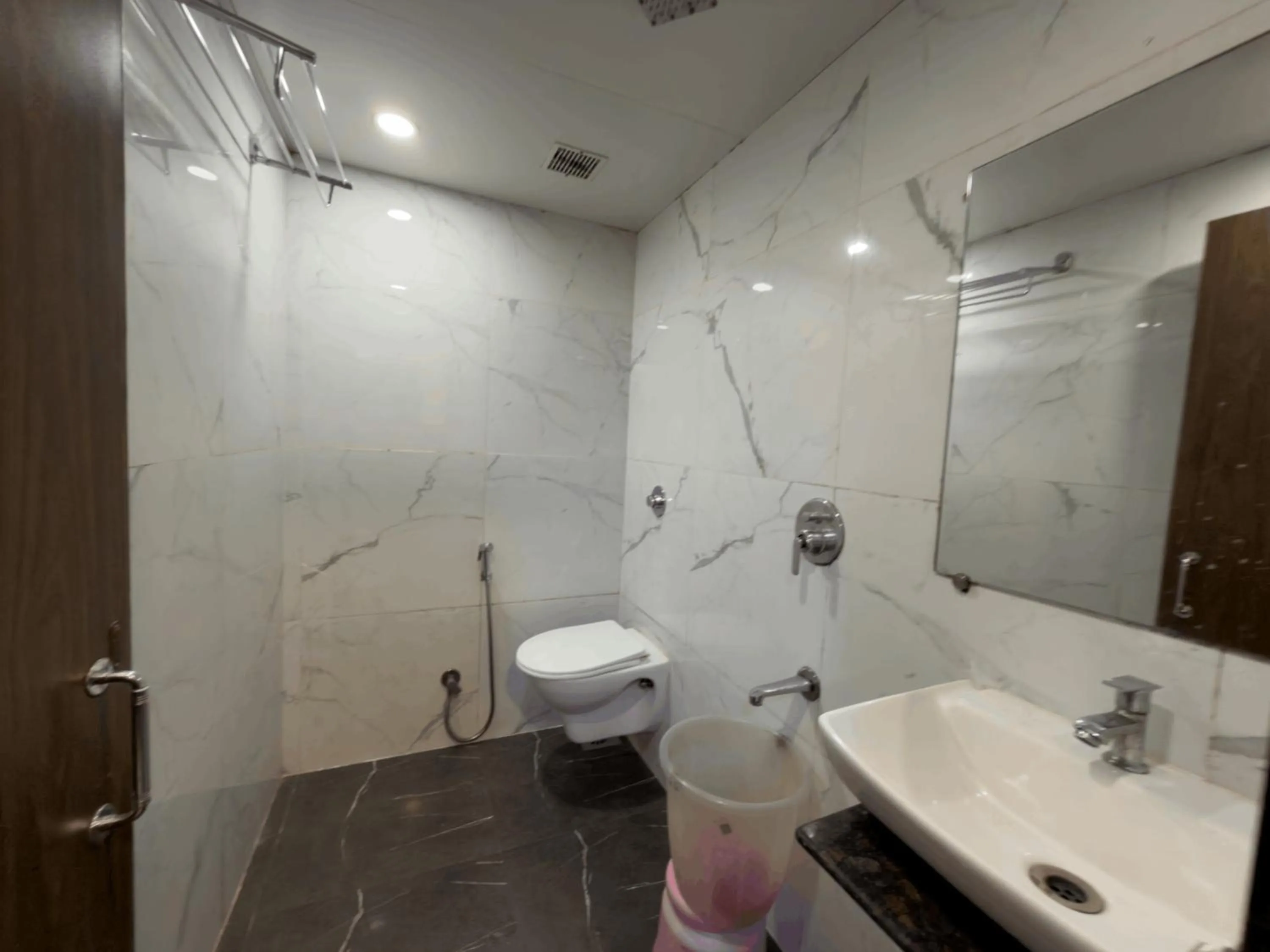 Bathroom in Hotel Hometown Near US Embassy BKC