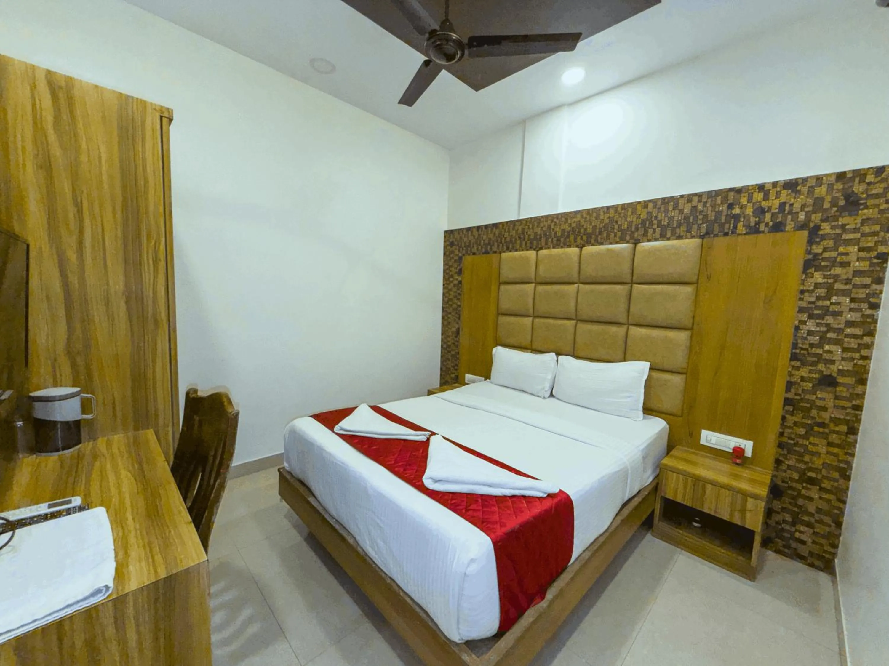 Bedroom, Bed in Hotel Hometown Near US Embassy BKC